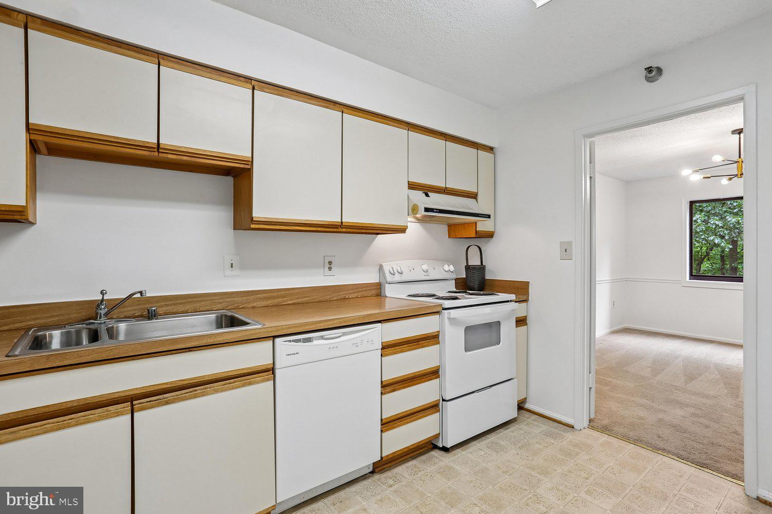 GREENS AT LEISURE WORLD - Residential