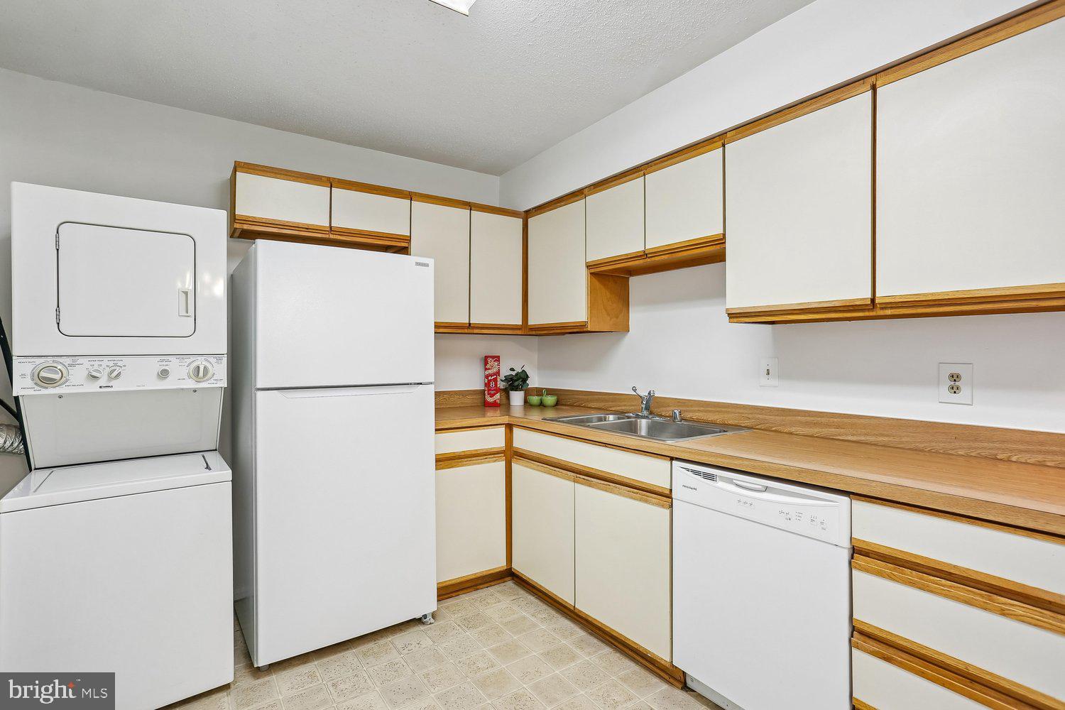 GREENS AT LEISURE WORLD - Residential