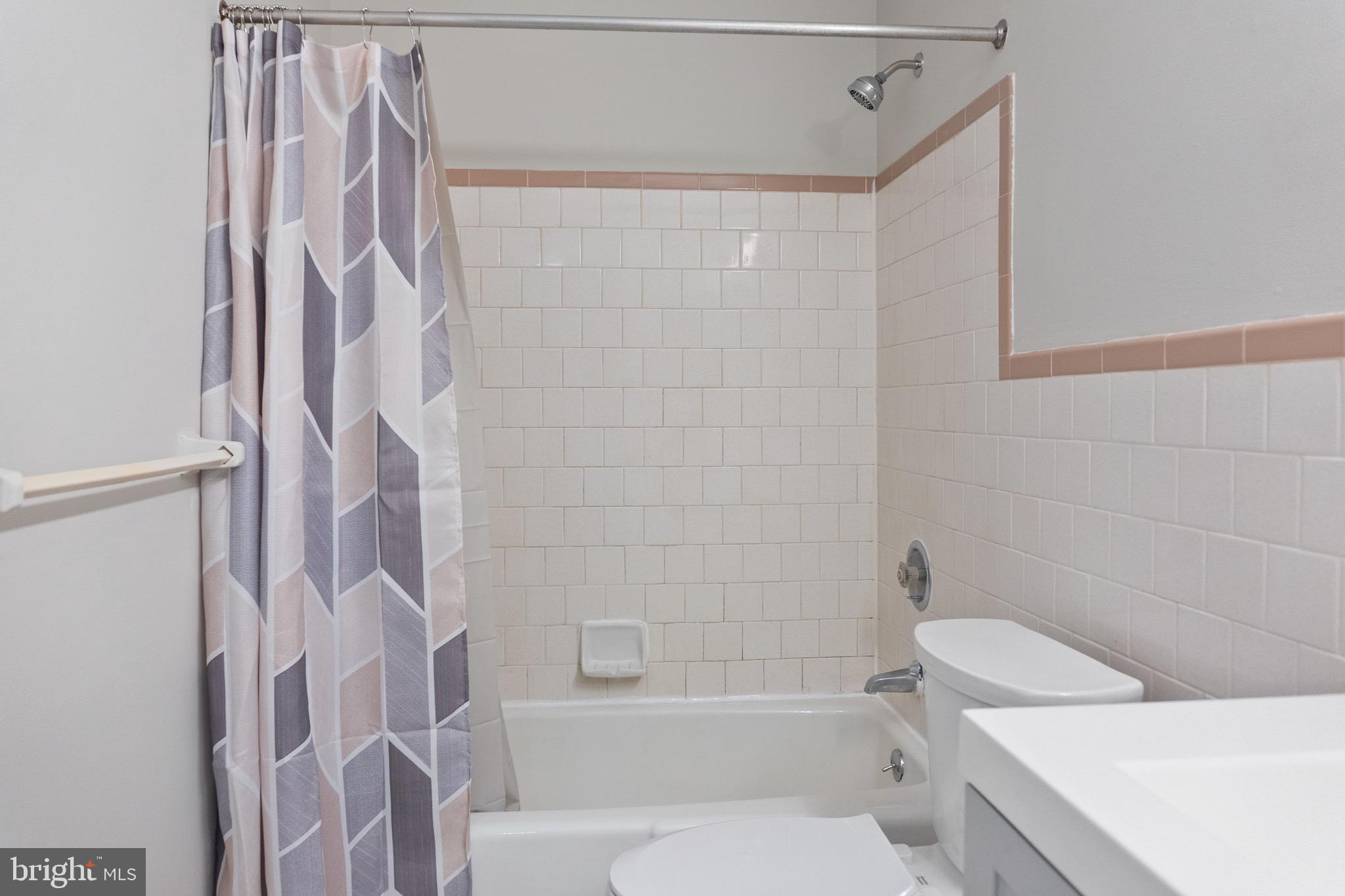 WARREN LODGE CONDOMINIUMS - Residential Lease