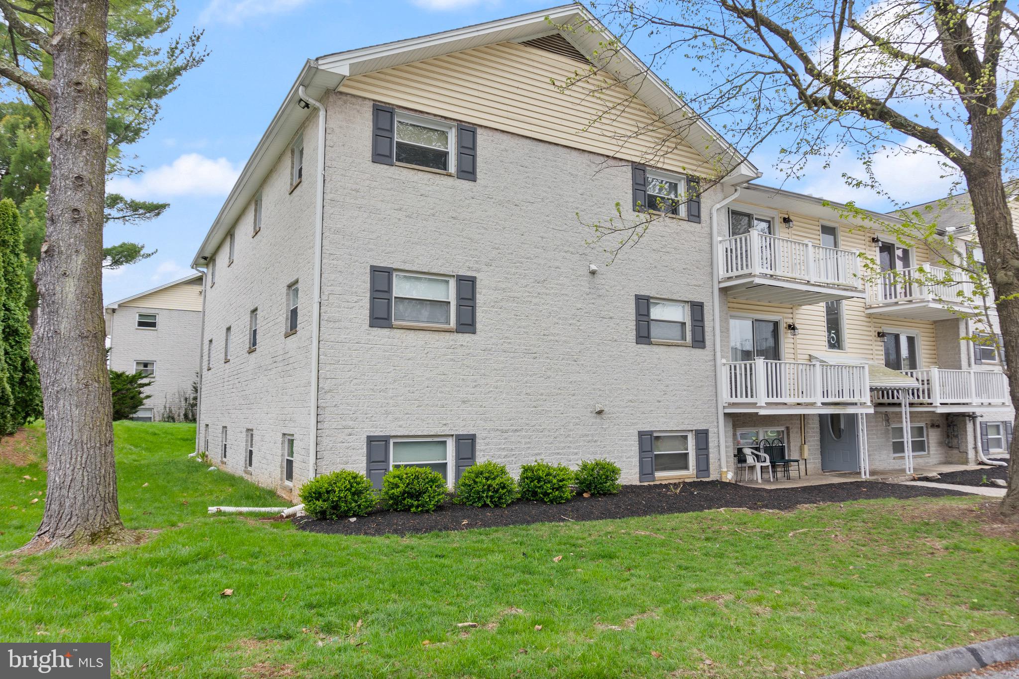 WARREN LODGE CONDOMINIUMS - Residential Lease