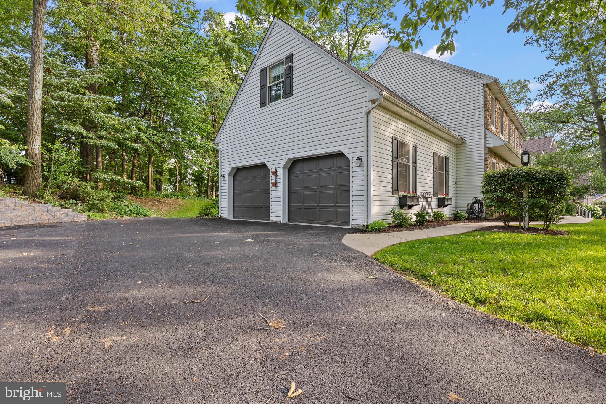 130 W CRESTLYN DRIVE