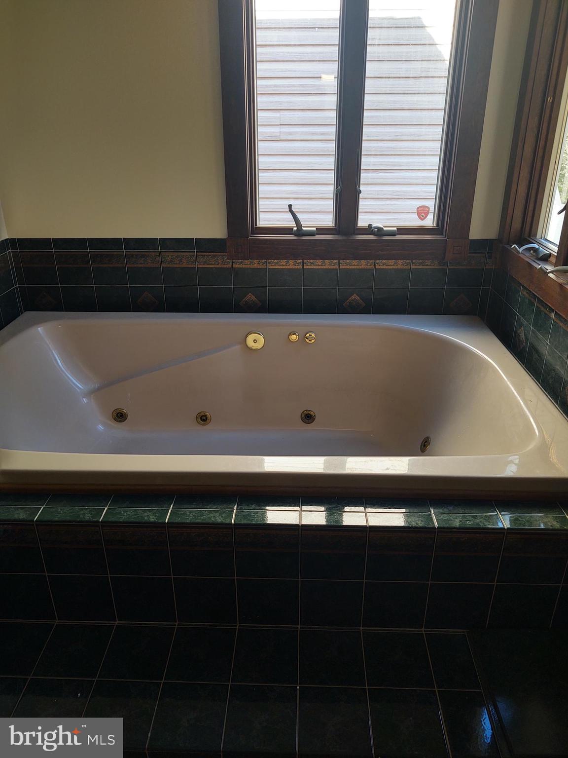 WHISKEY CREEK - Residential Lease