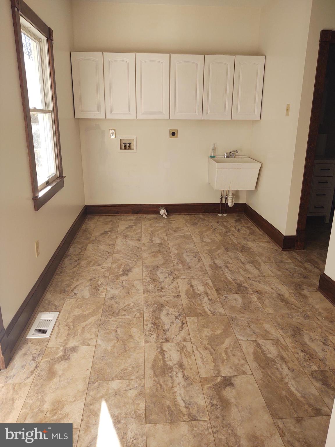 WHISKEY CREEK - Residential Lease