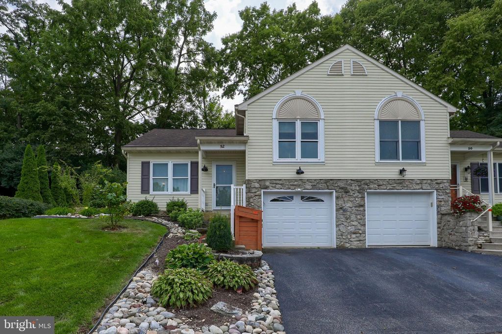 Photo of 52 FARM LN, EPHRATA, PA 17522 (MLS # PALA2040024)