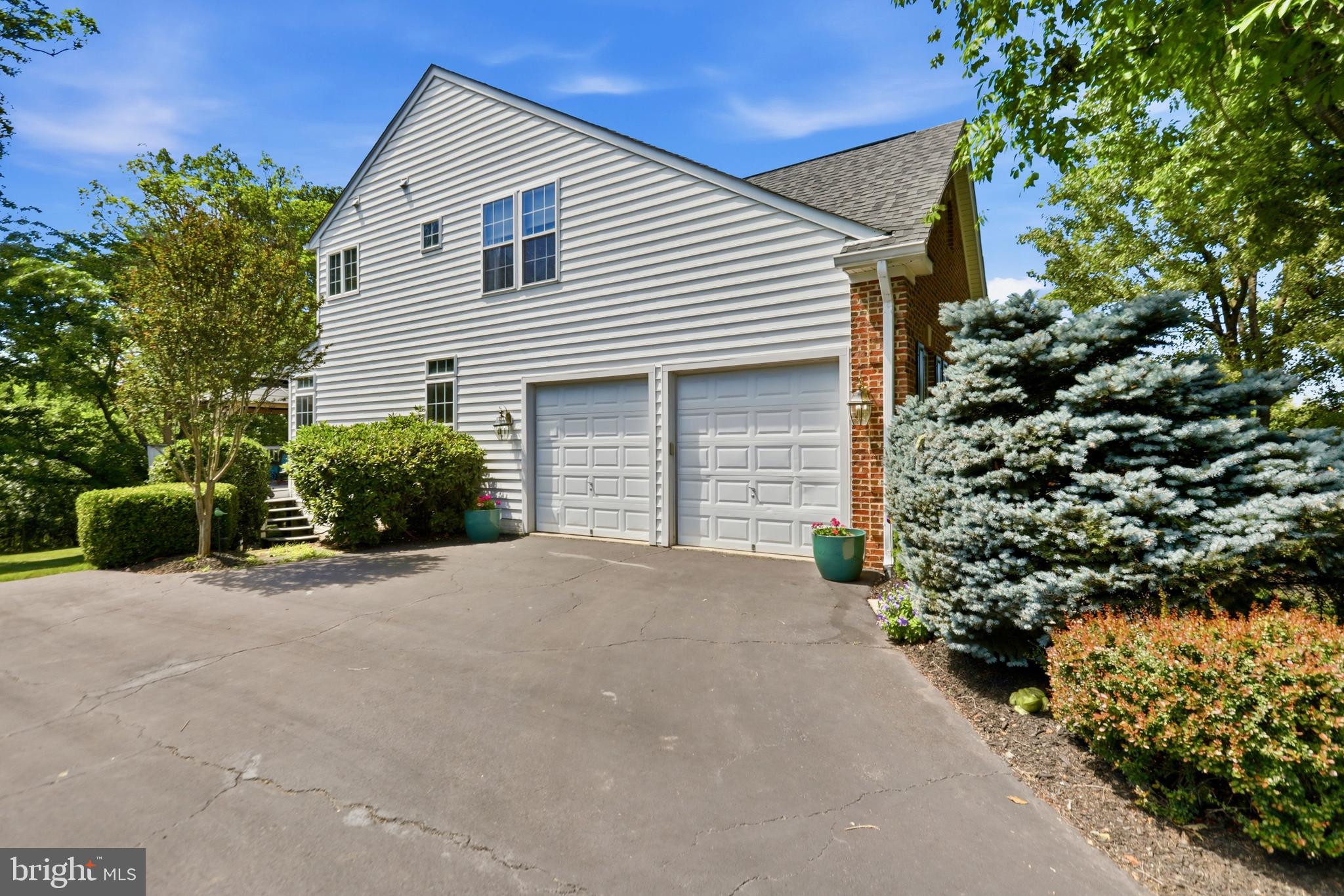 5484 HEREDITY LANE