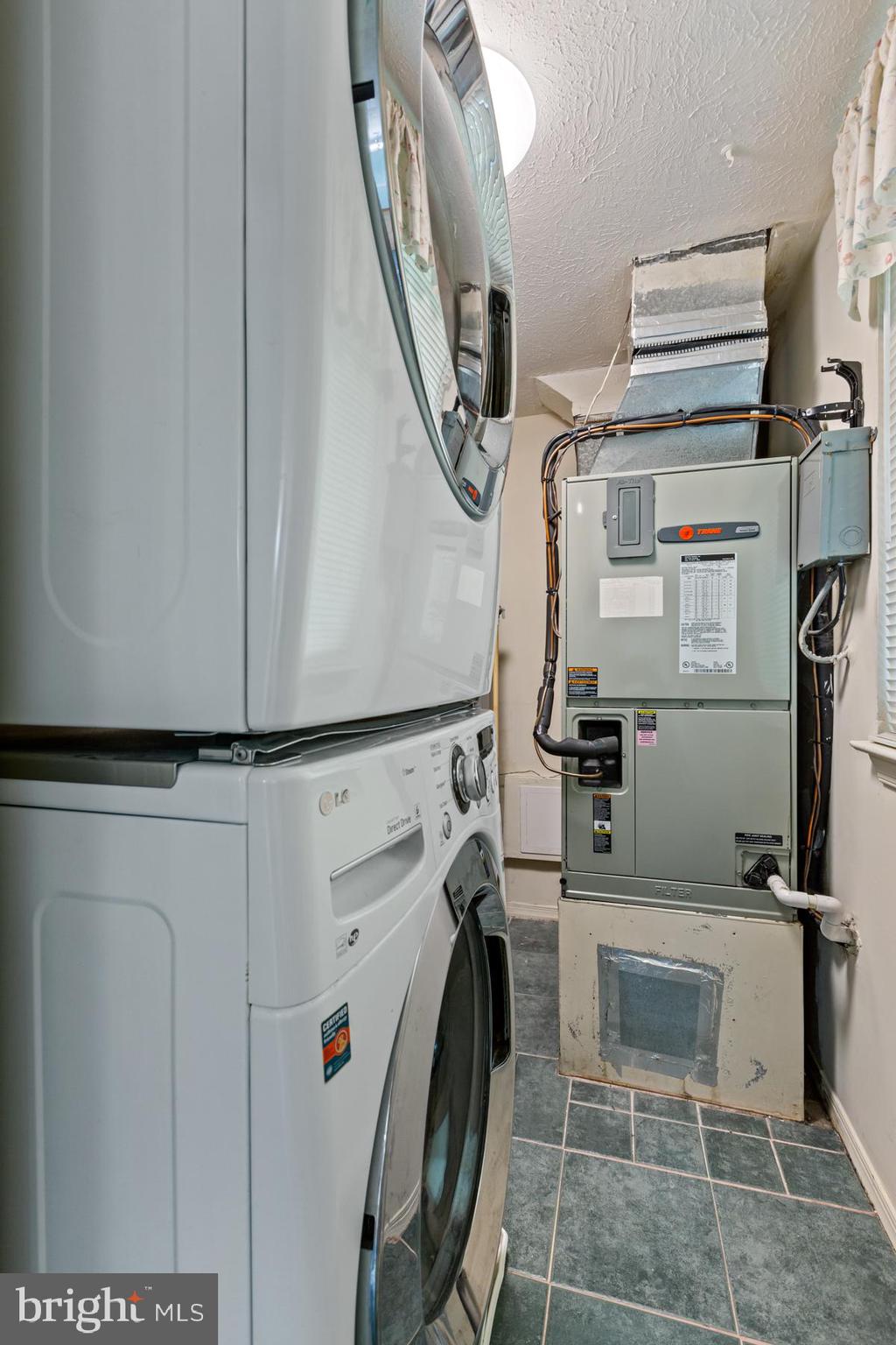 NORTHVIEW AT LAKE VILLAGE - Residential