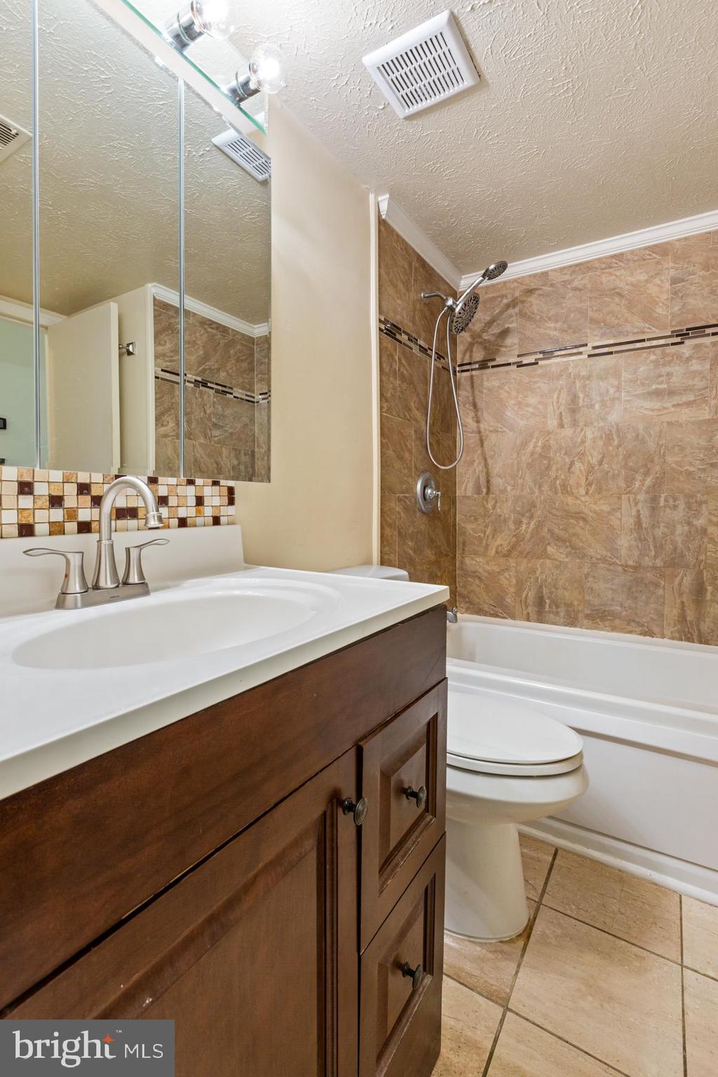 NORTHVIEW AT LAKE VILLAGE - Residential