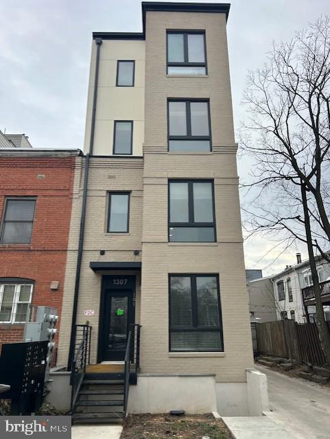 CAPITOL HILL EAST - Residential