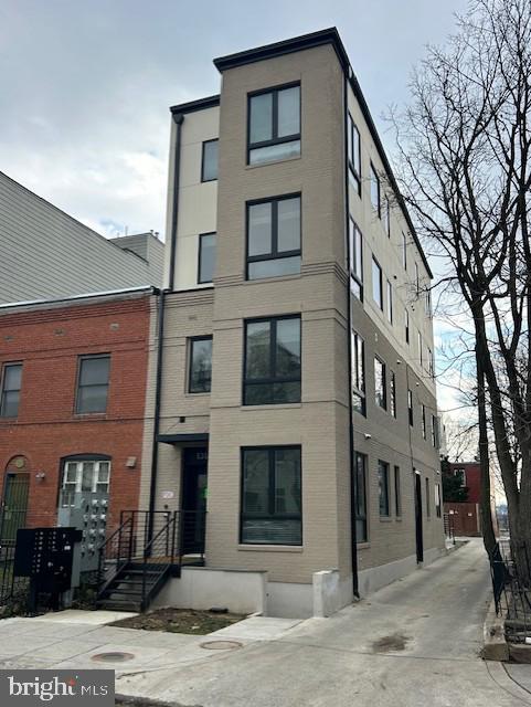 CAPITOL HILL EAST - Residential