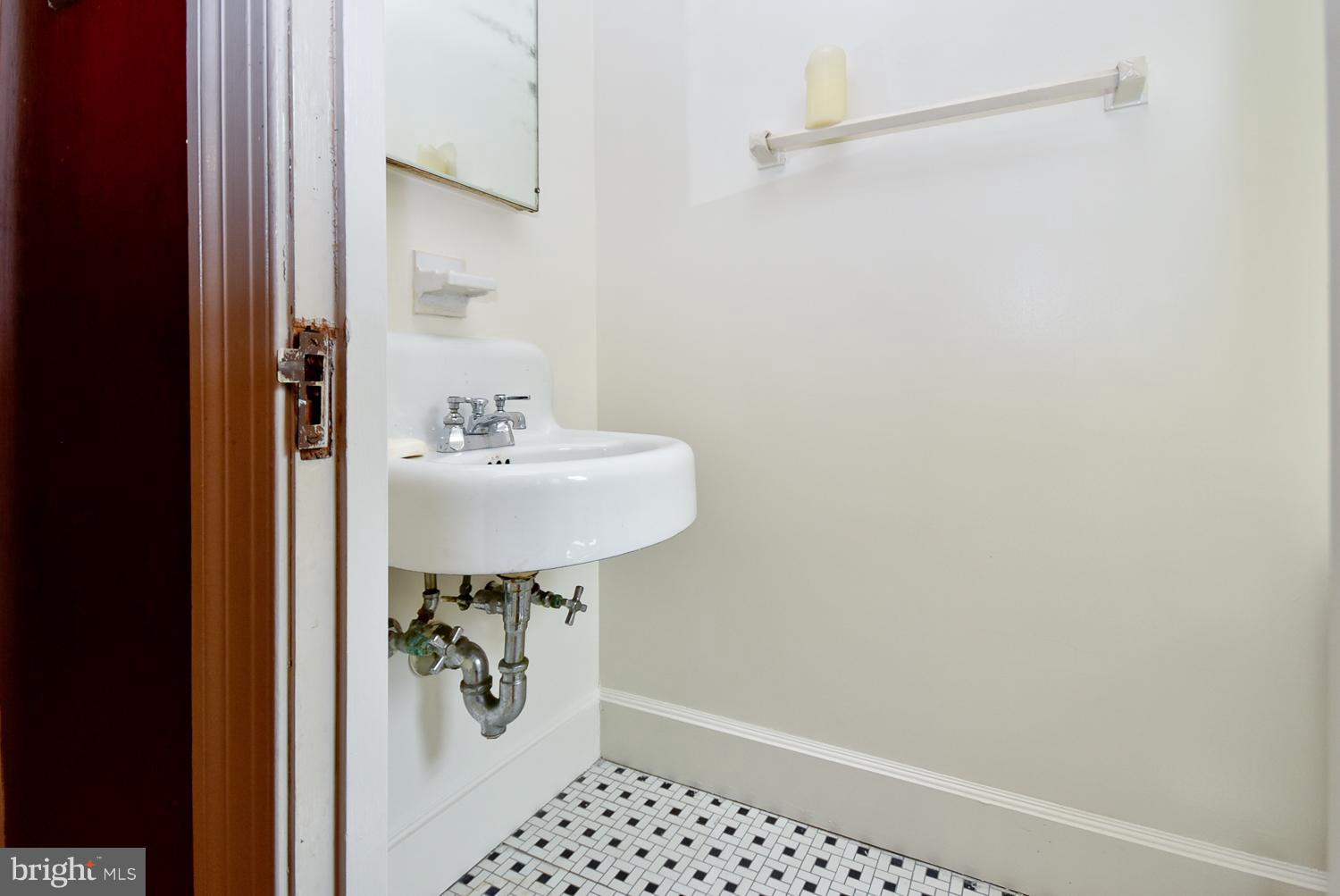 HILL CREST - Residential Lease