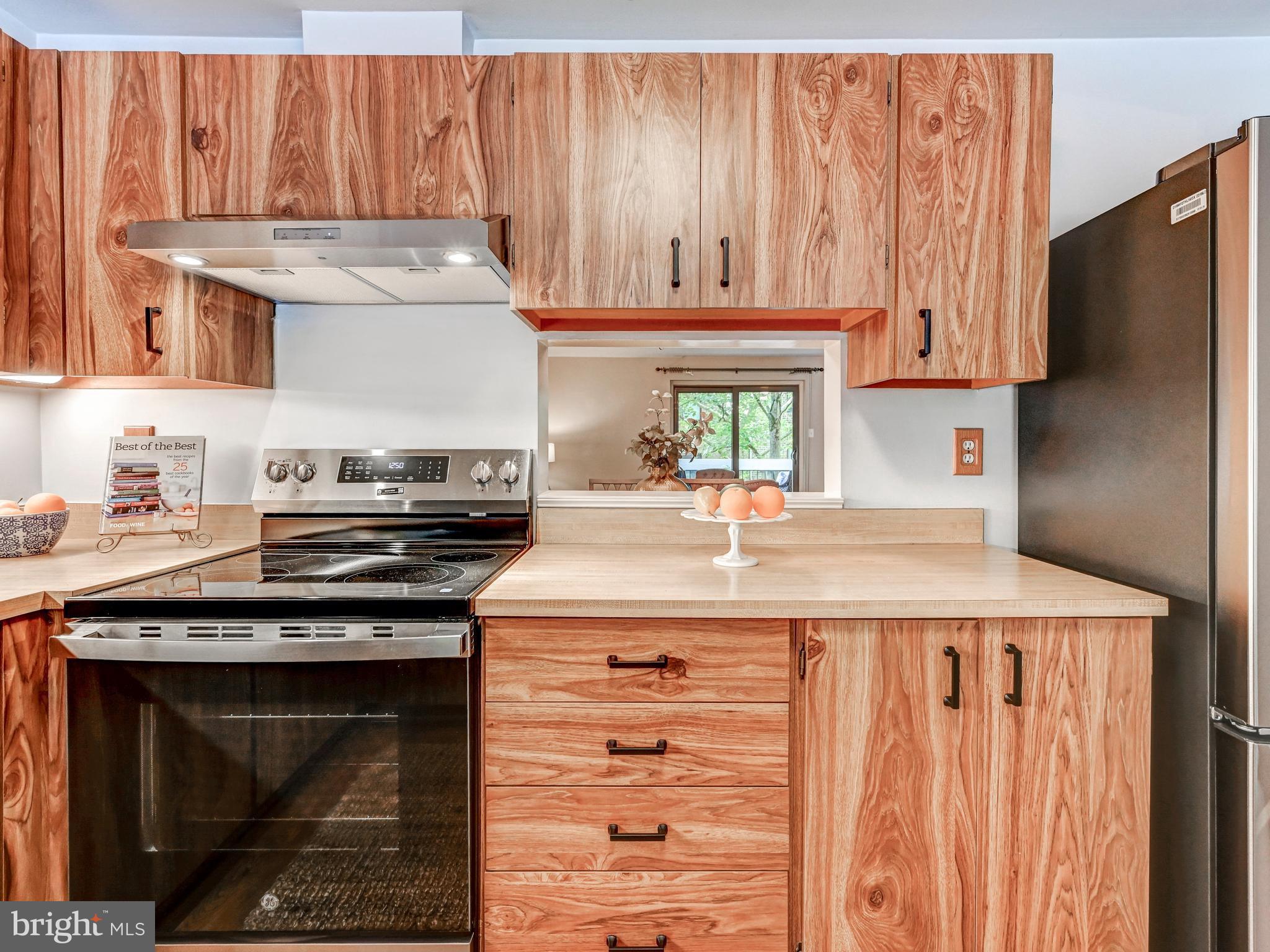 8927 SKYROCK COURT
