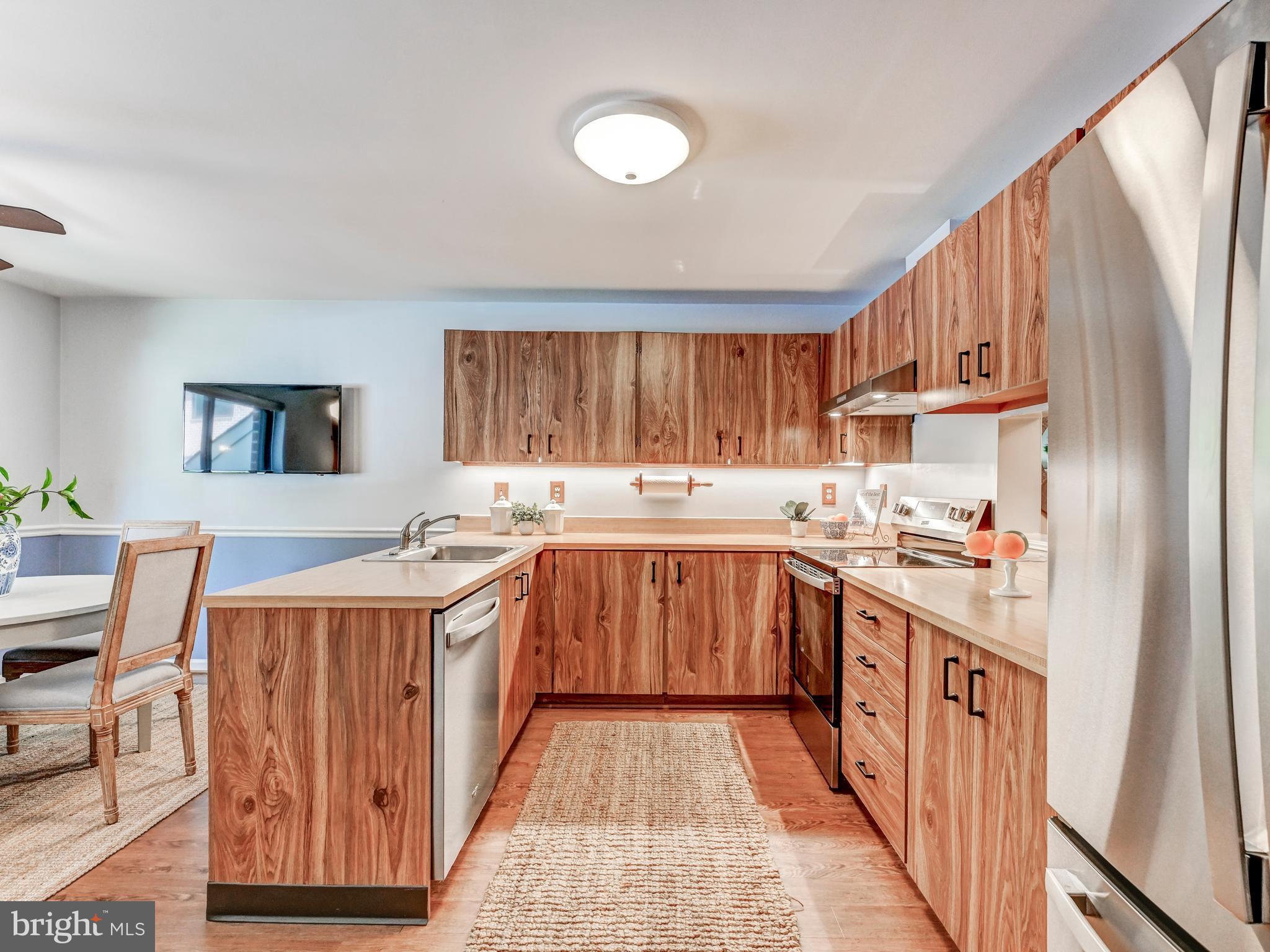 8927 SKYROCK COURT