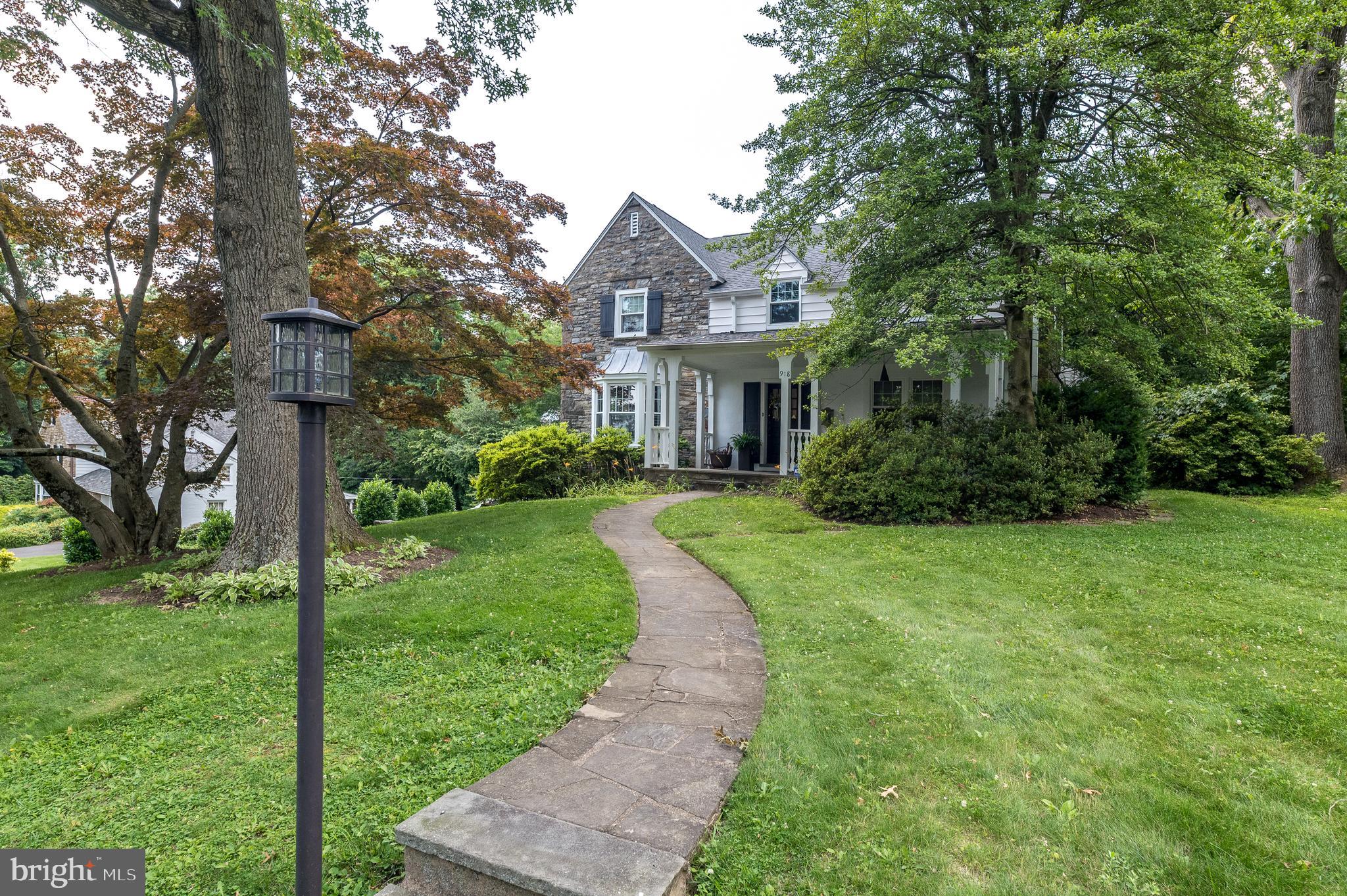 918 WOODCREST ROAD