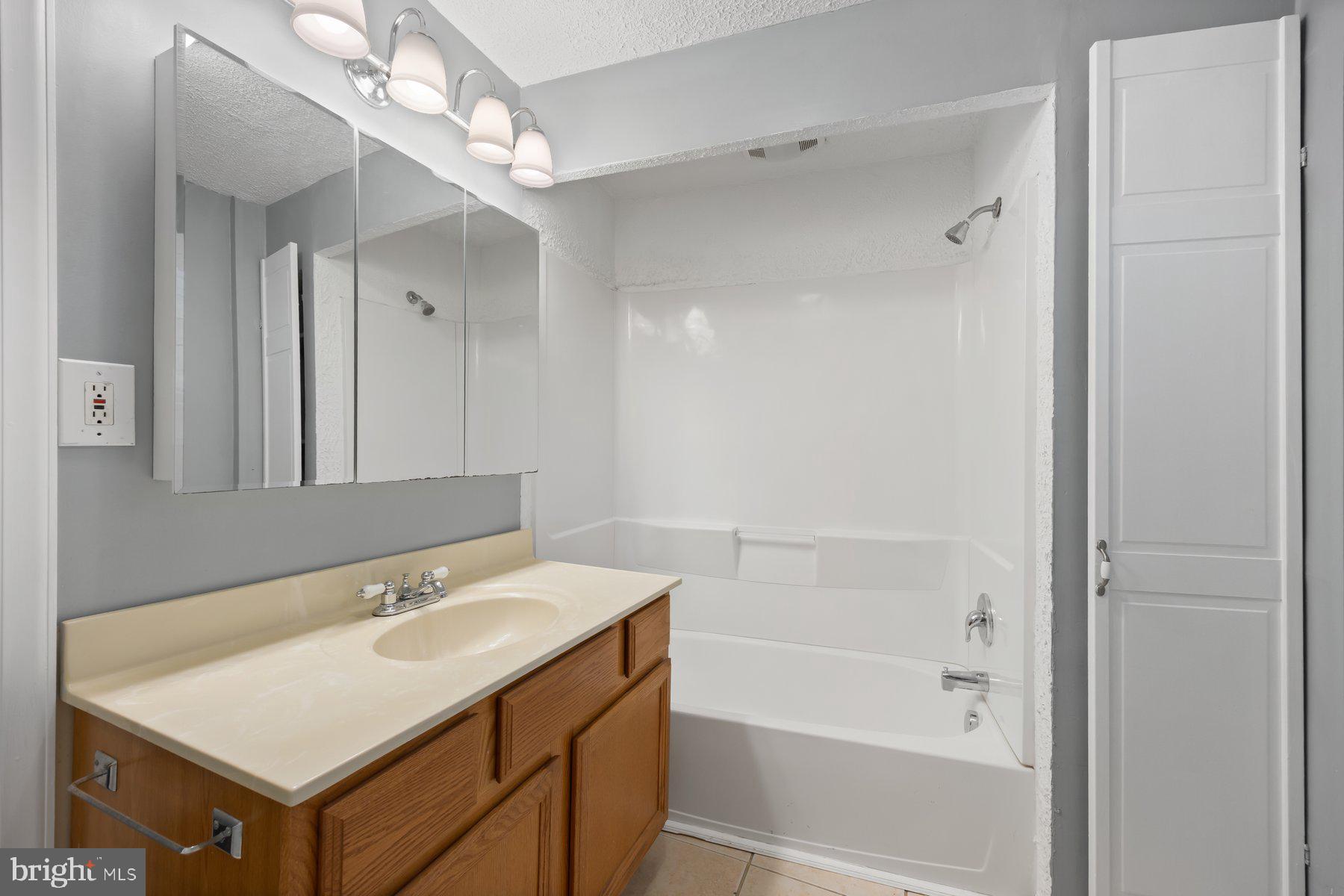 FEDERAL HILL HISTORIC DISTRICT - Residential Lease