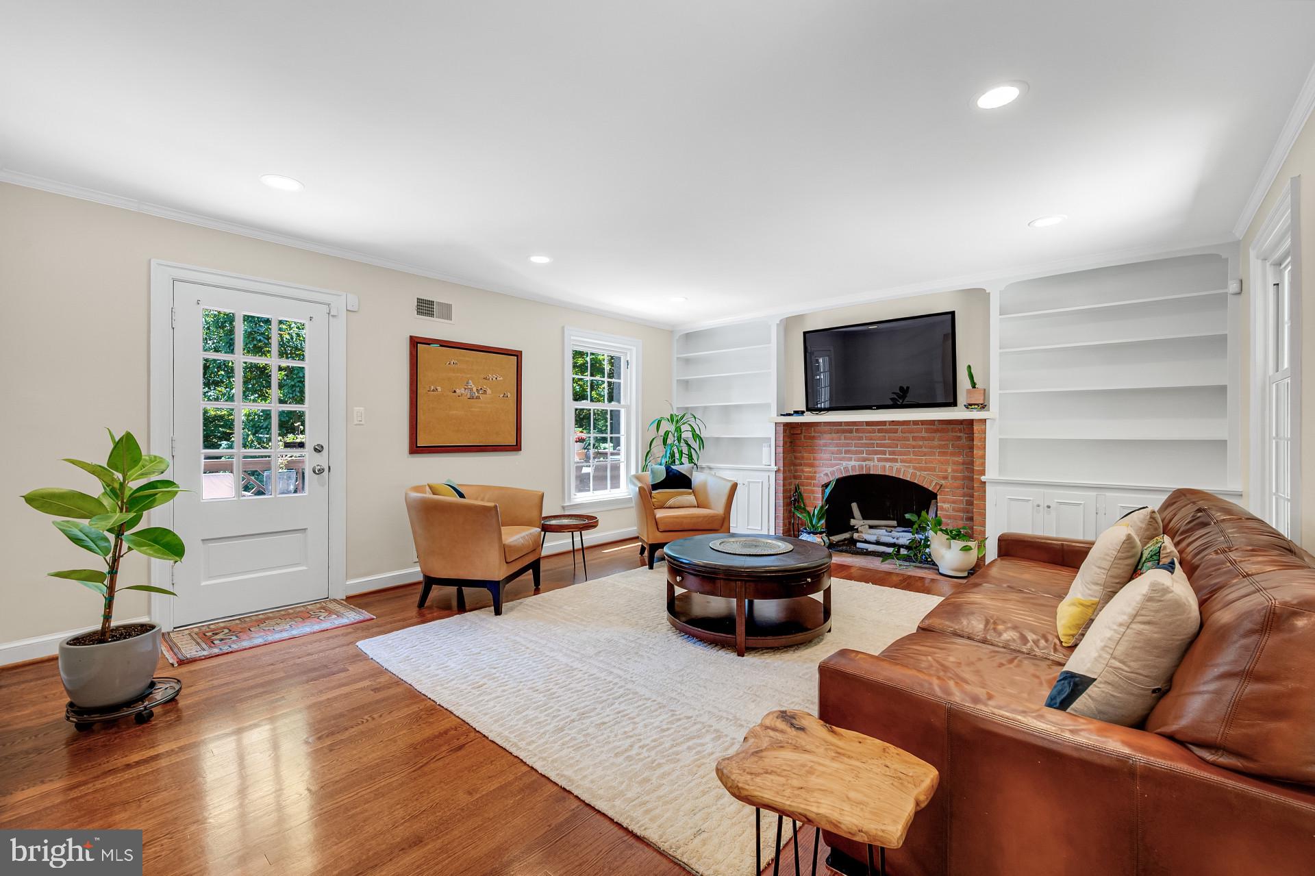 WINDSOR HILLS - Residential