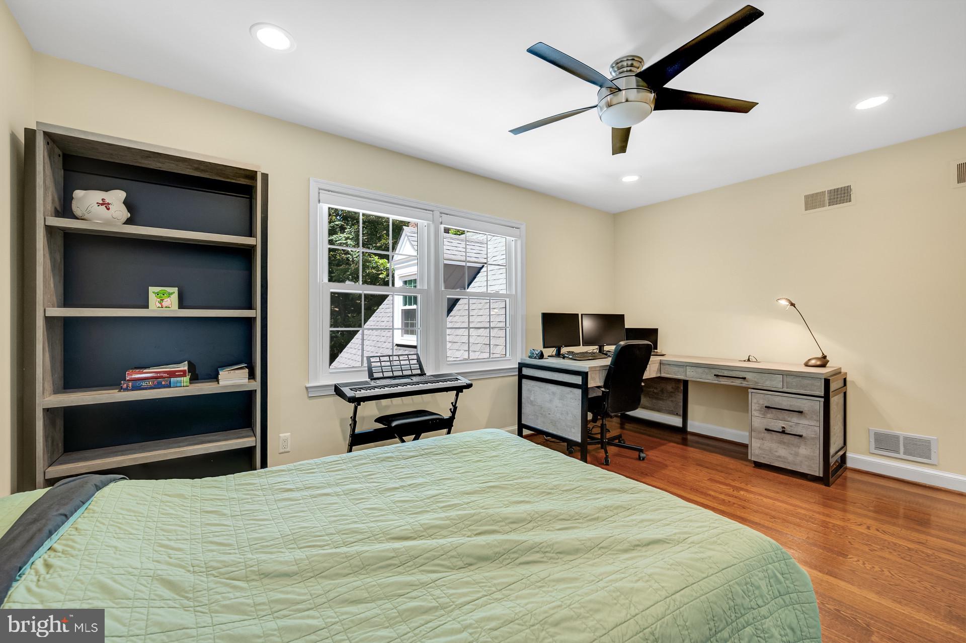 WINDSOR HILLS - Residential