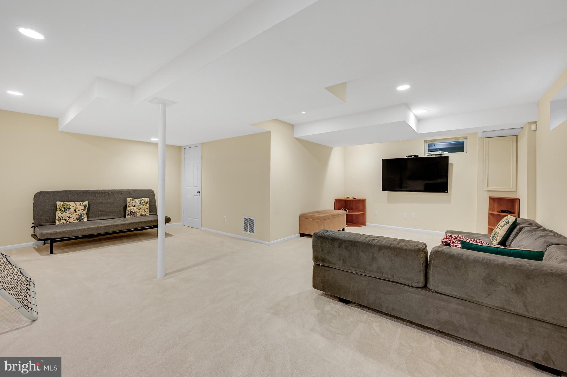 WINDSOR HILLS - Residential