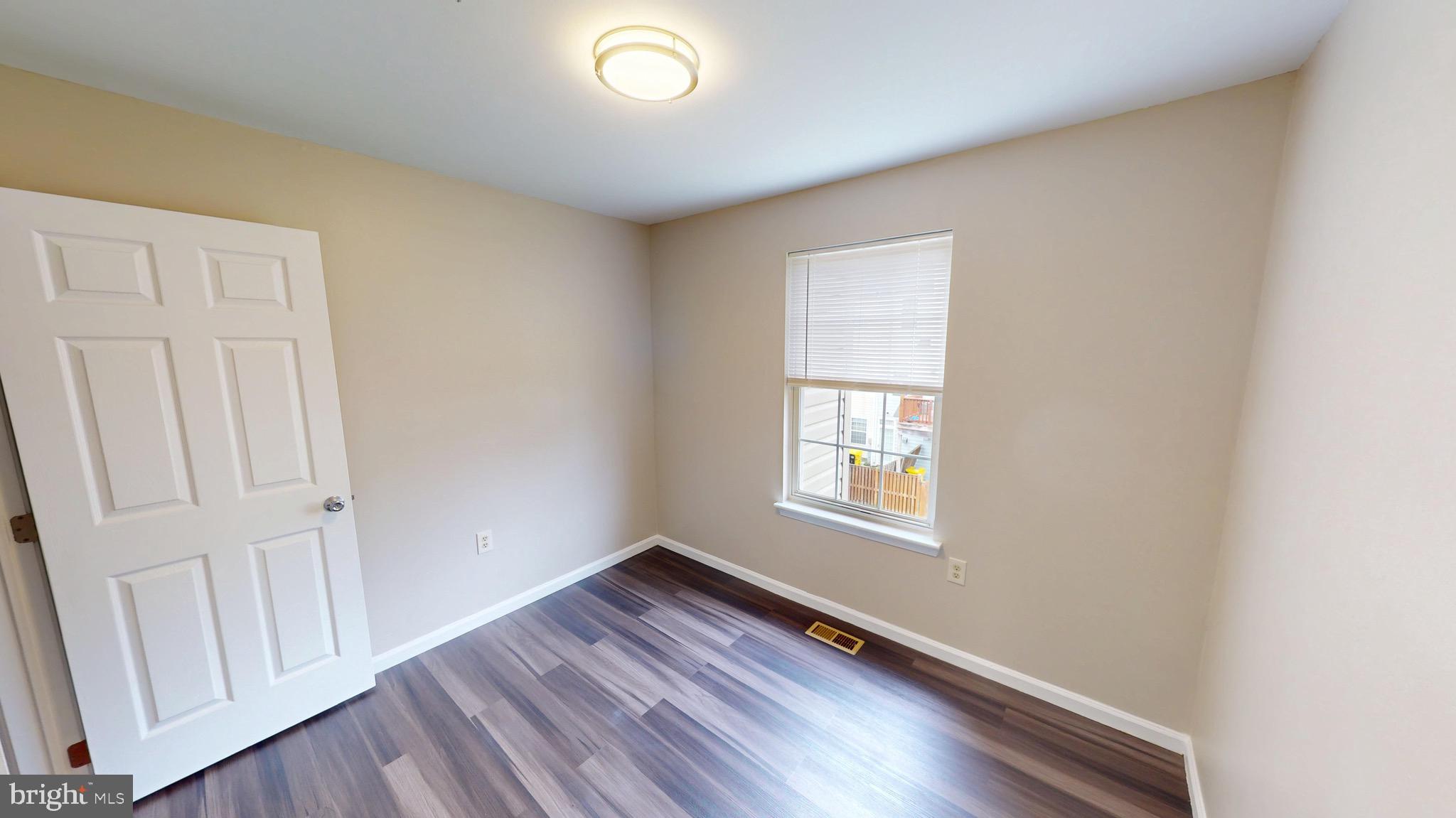 STONEHAVEN MEWS IN CROFTON VILLAGE - Residential