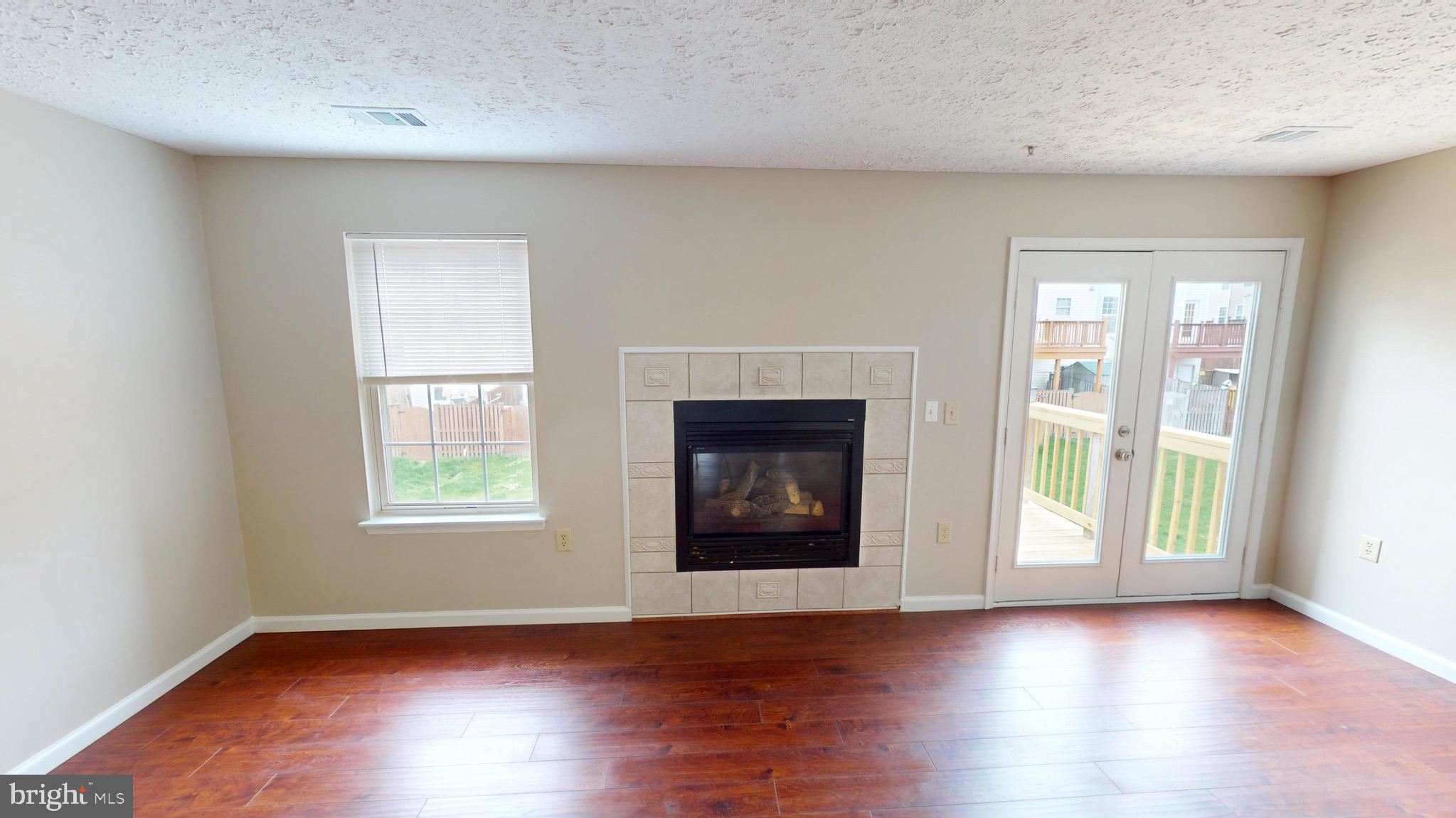 STONEHAVEN MEWS IN CROFTON VILLAGE - Residential