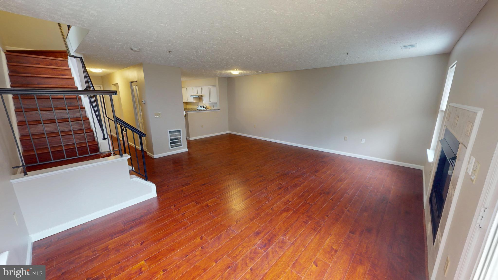 STONEHAVEN MEWS IN CROFTON VILLAGE - Residential