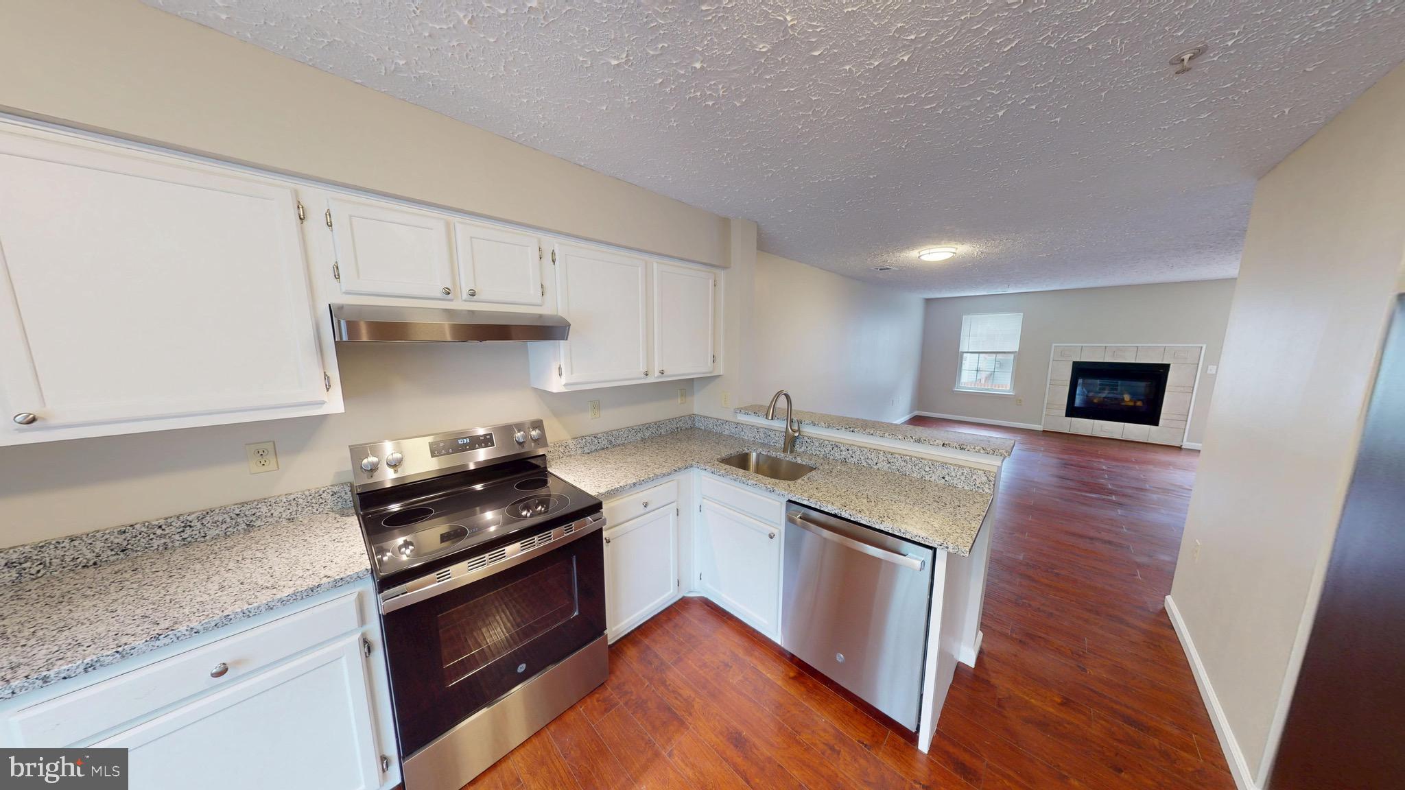 STONEHAVEN MEWS IN CROFTON VILLAGE - Residential