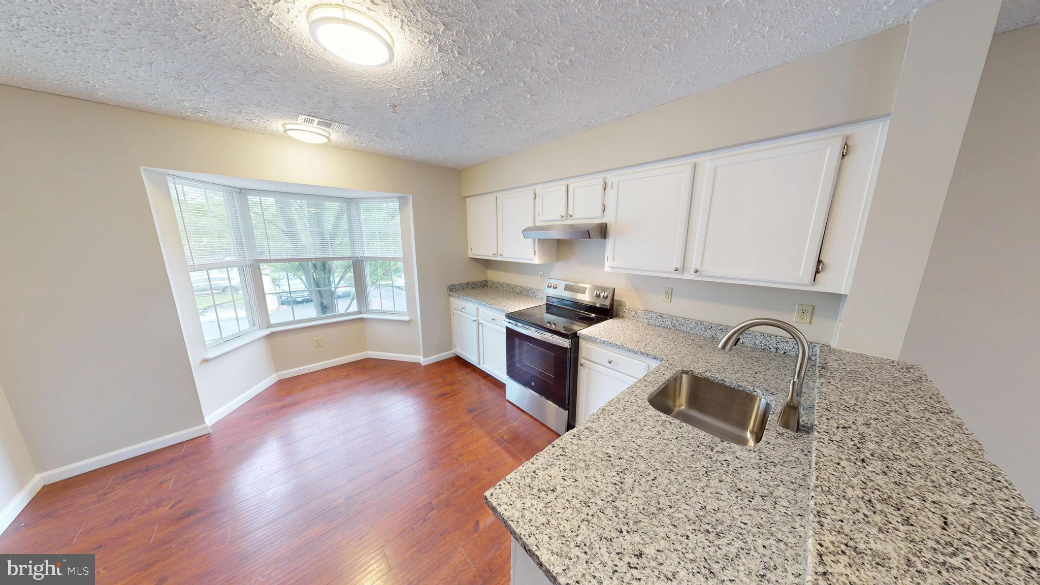 STONEHAVEN MEWS IN CROFTON VILLAGE - Residential