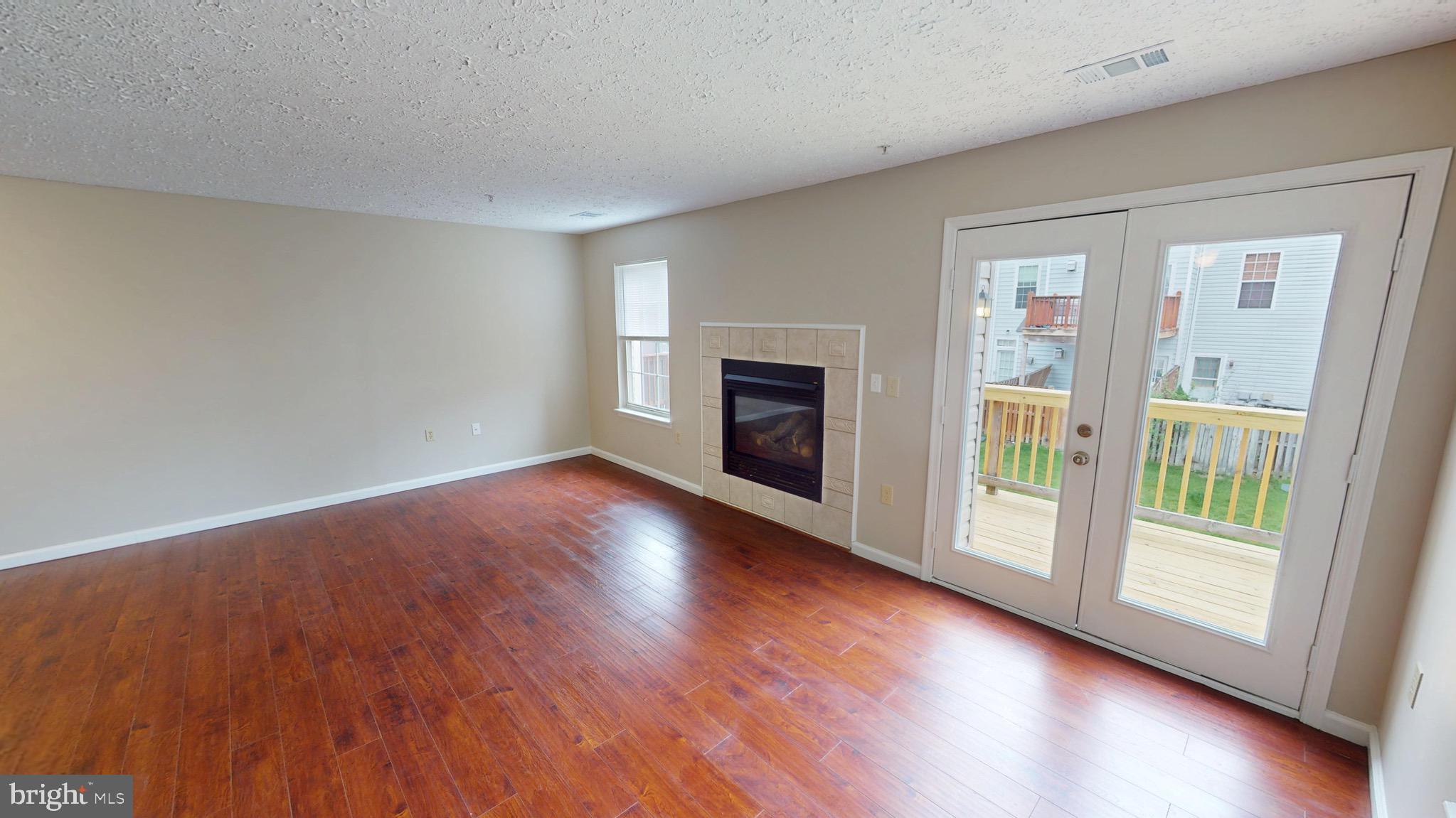 STONEHAVEN MEWS IN CROFTON VILLAGE - Residential