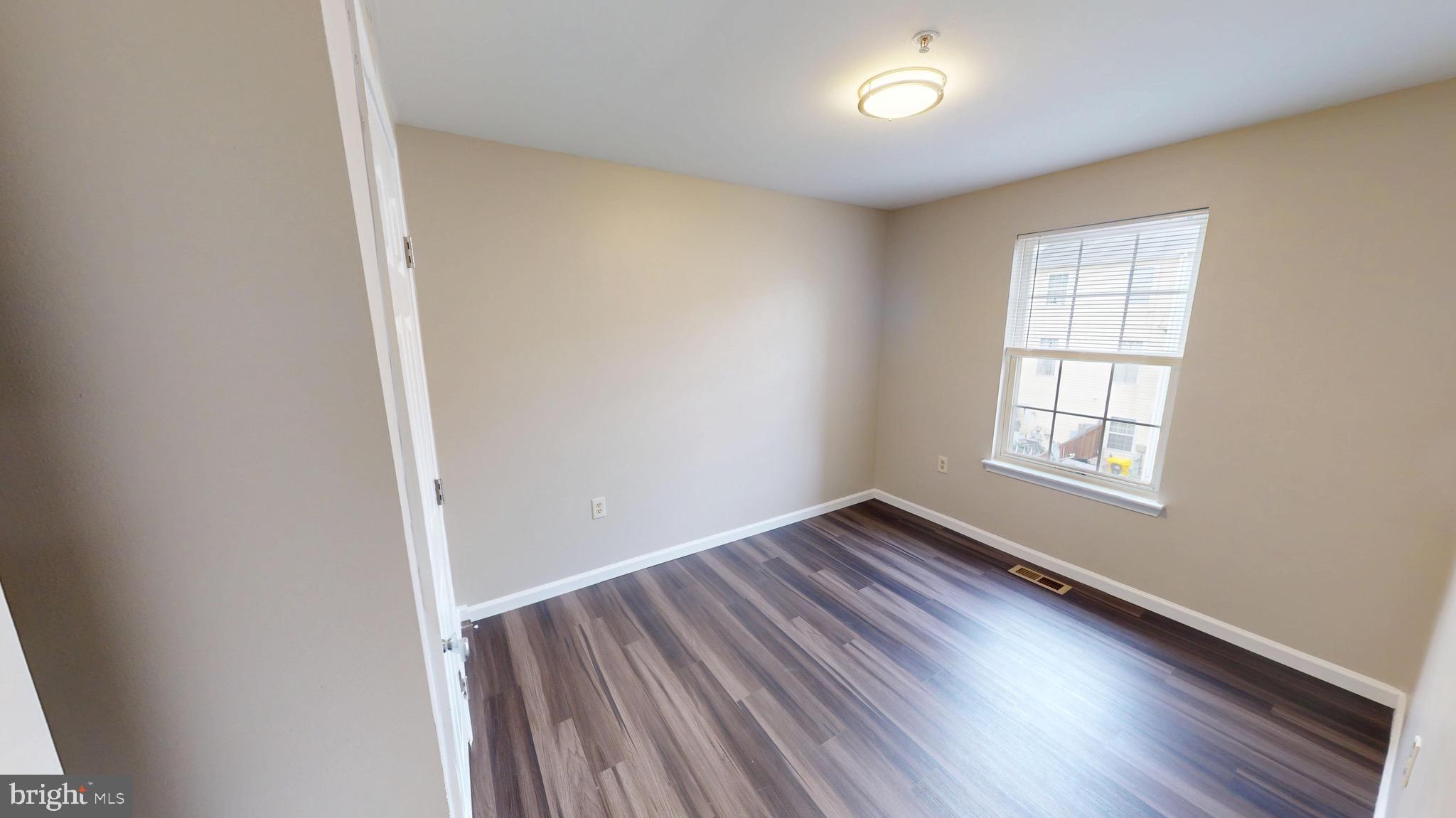 STONEHAVEN MEWS IN CROFTON VILLAGE - Residential