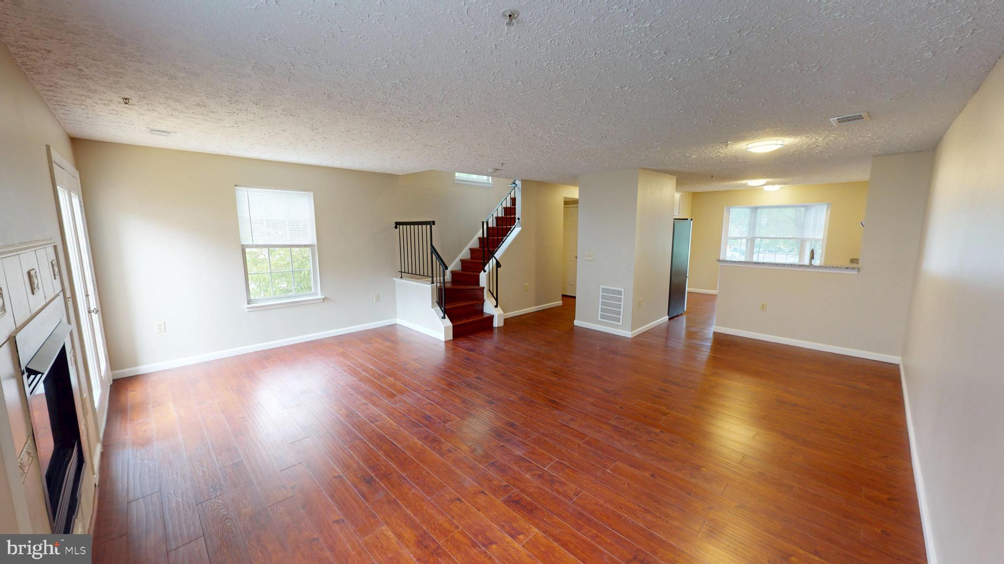 STONEHAVEN MEWS IN CROFTON VILLAGE - Residential