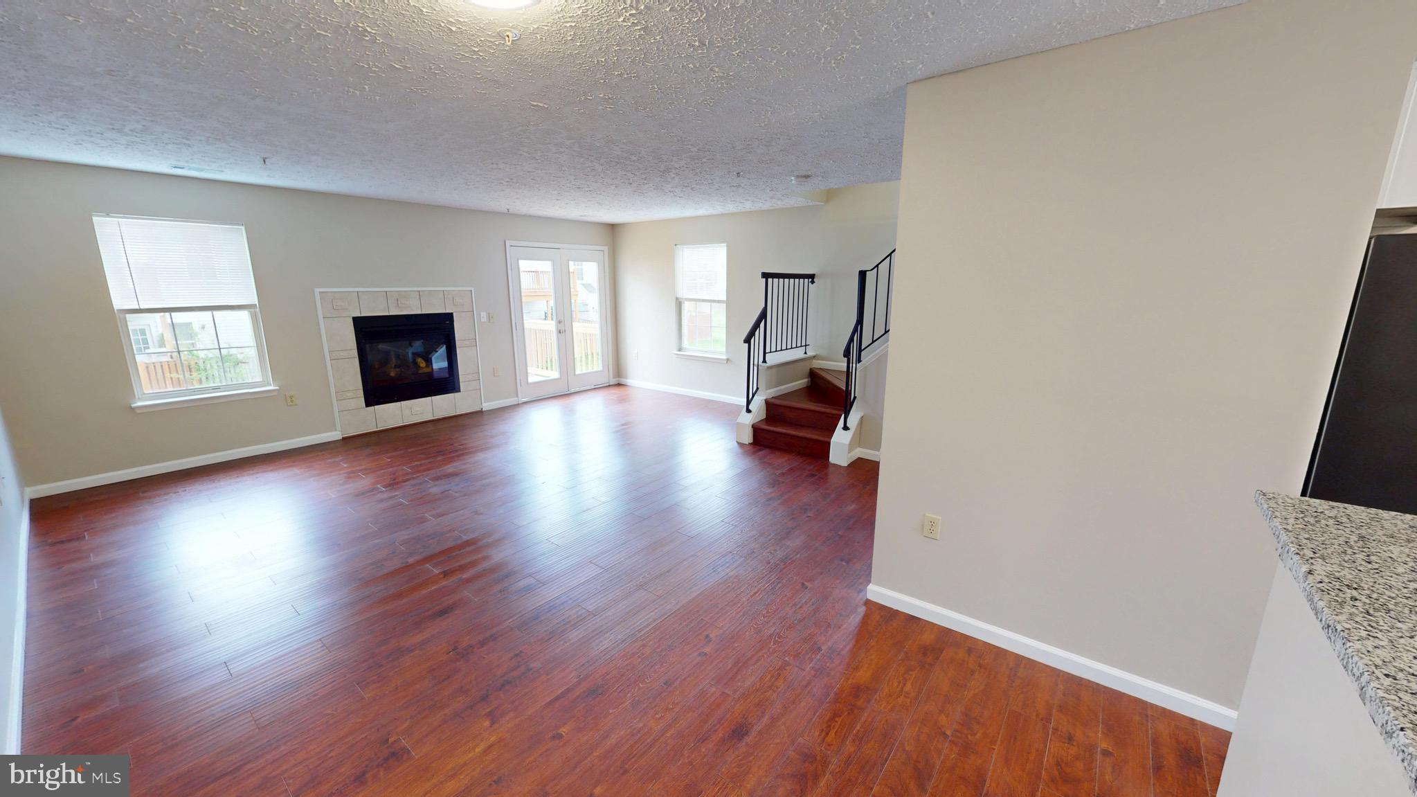 STONEHAVEN MEWS IN CROFTON VILLAGE - Residential