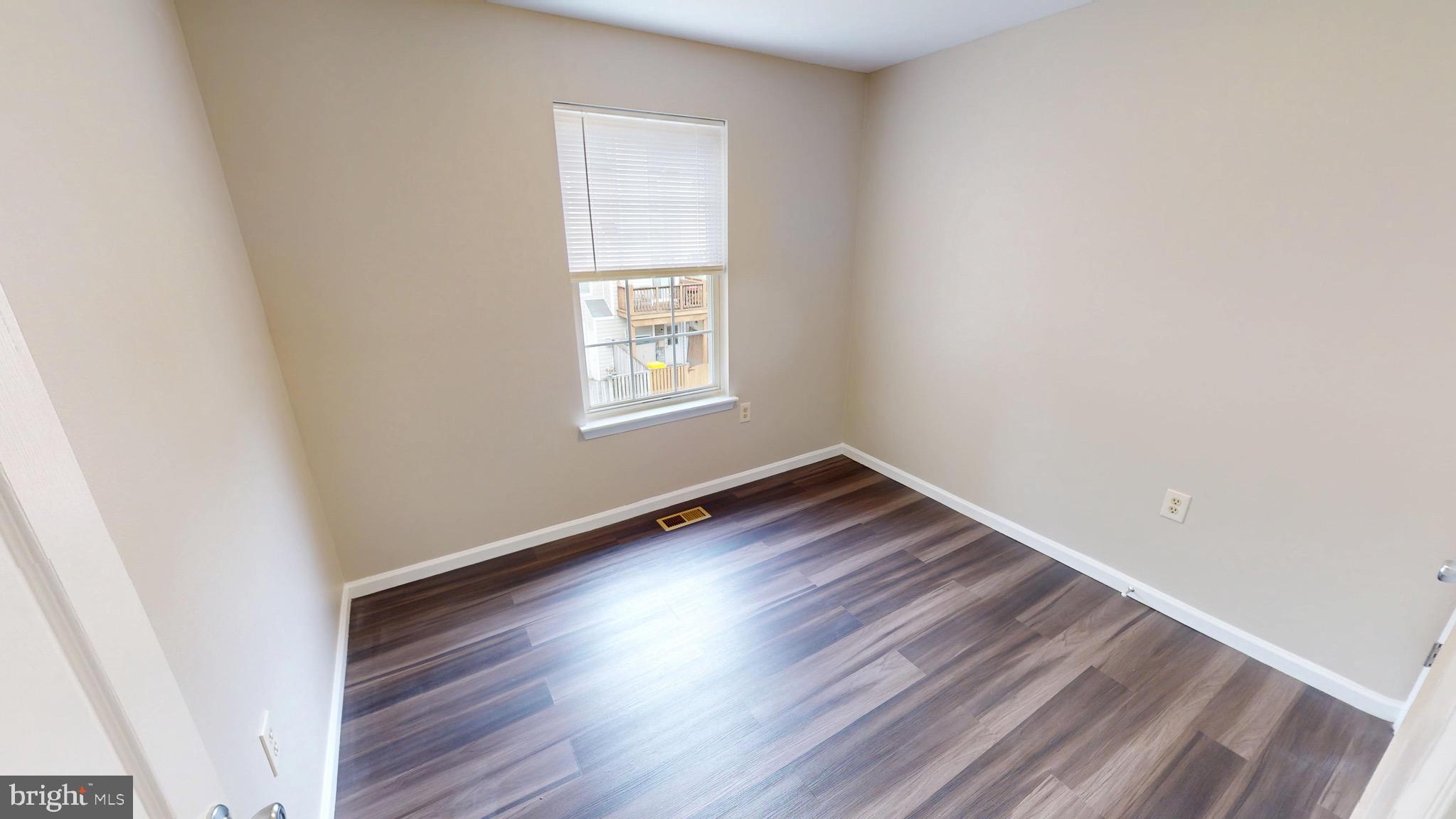 STONEHAVEN MEWS IN CROFTON VILLAGE - Residential