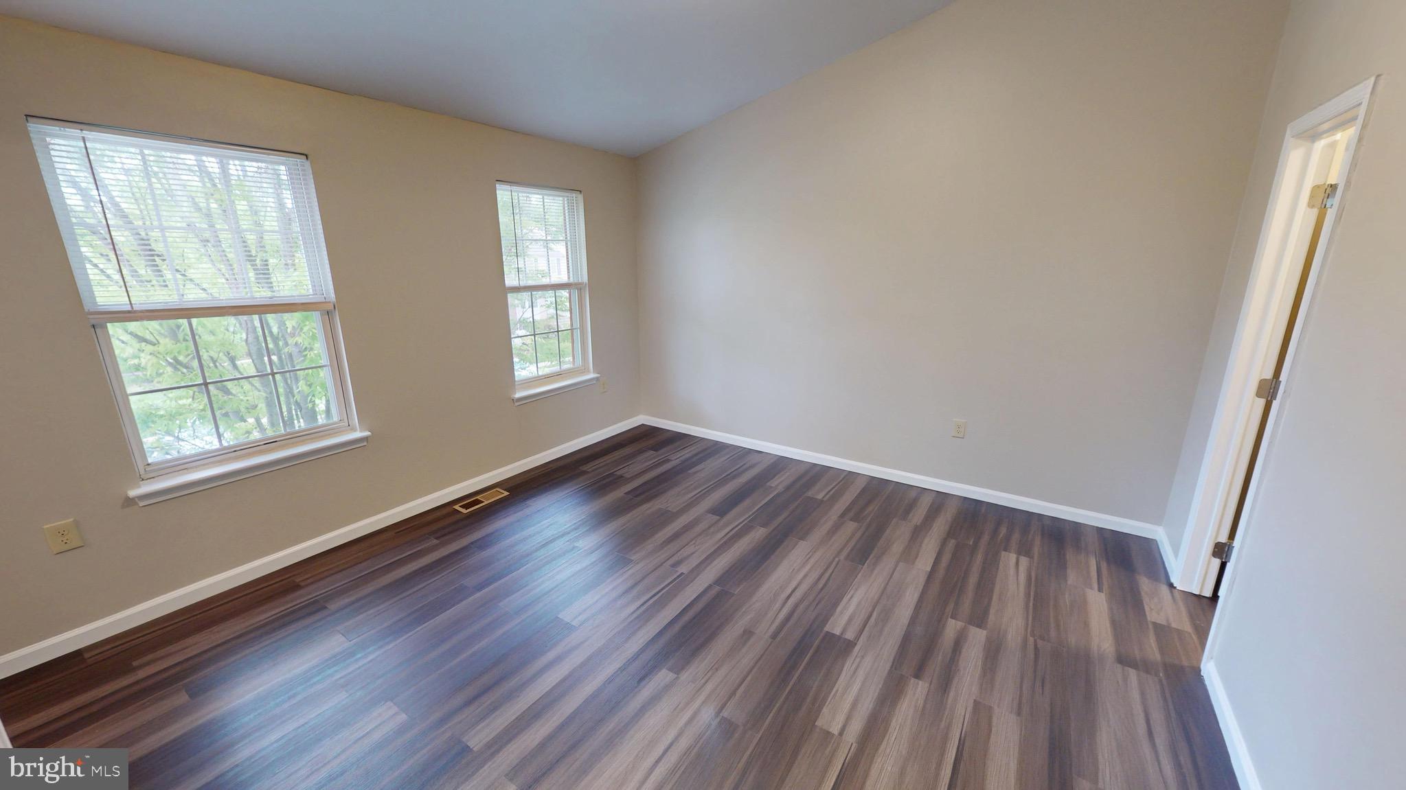 STONEHAVEN MEWS IN CROFTON VILLAGE - Residential