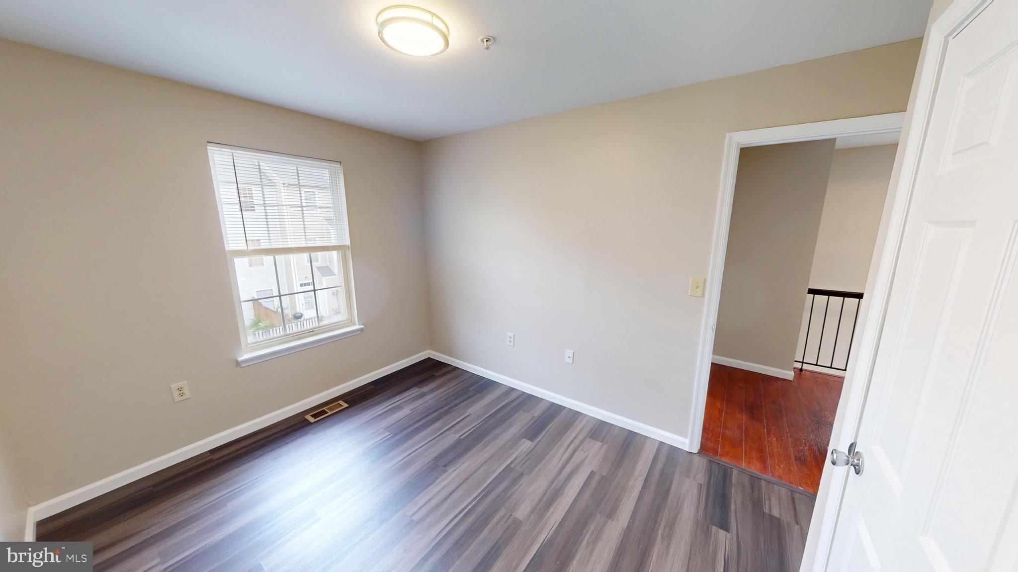 STONEHAVEN MEWS IN CROFTON VILLAGE - Residential