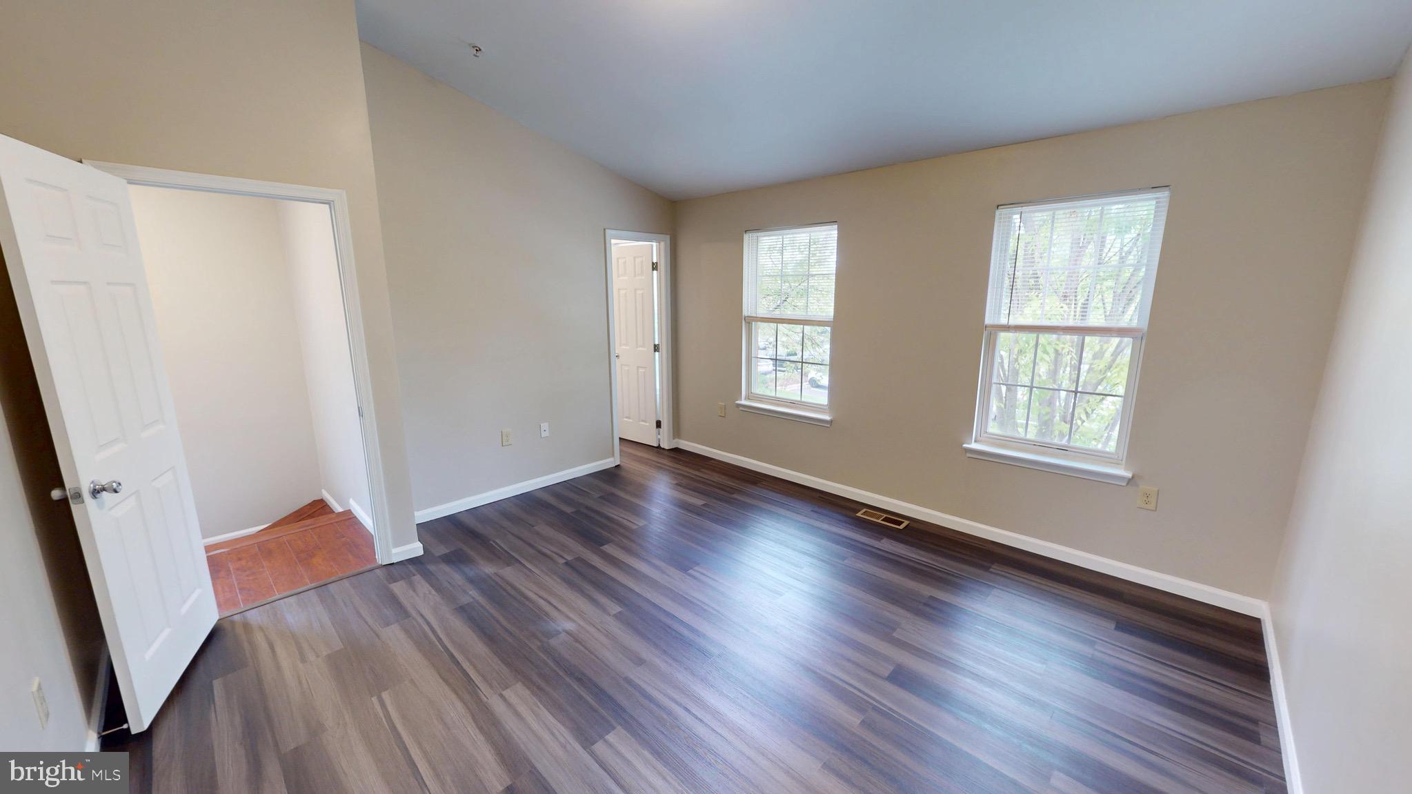 STONEHAVEN MEWS IN CROFTON VILLAGE - Residential