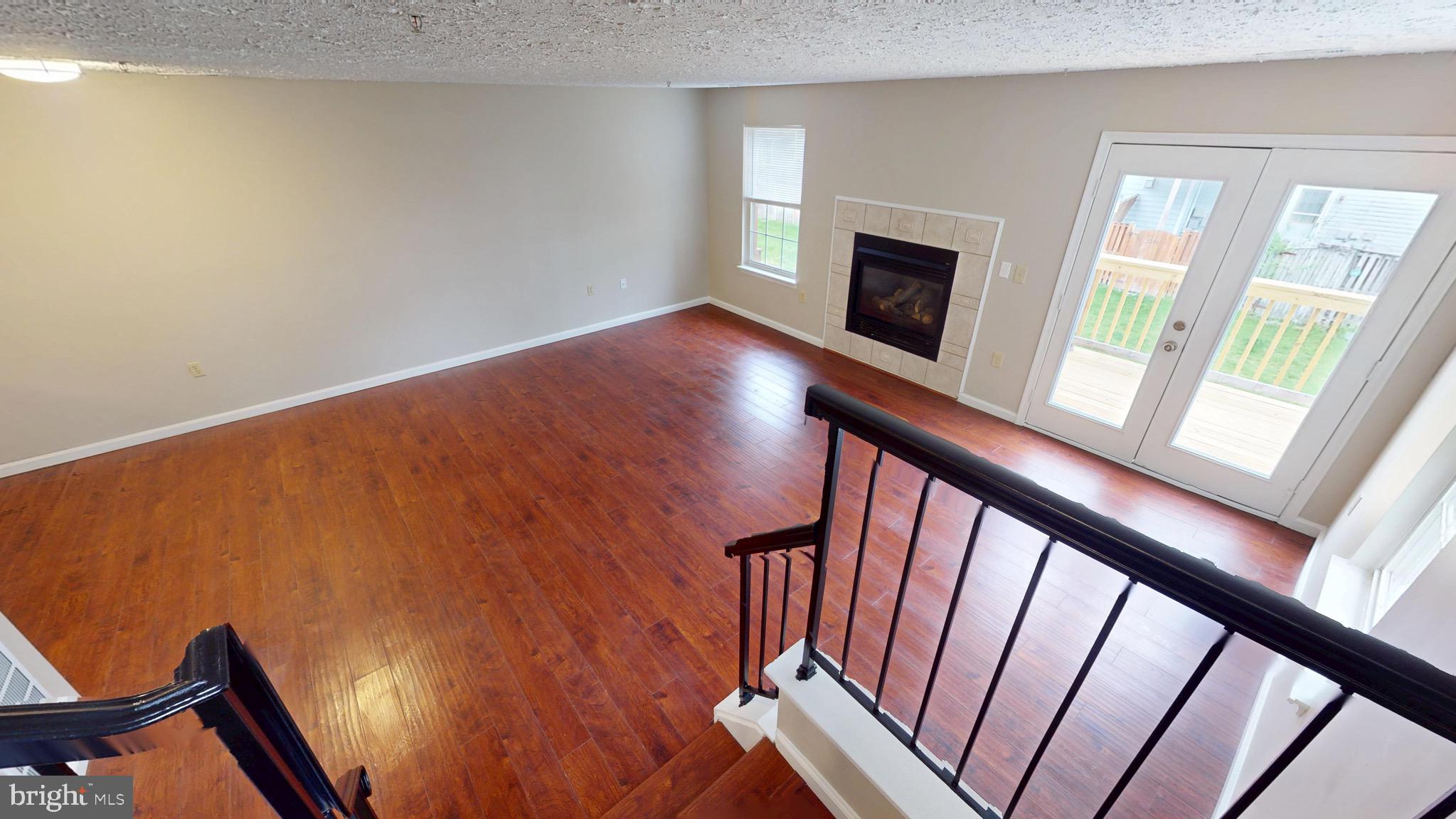 STONEHAVEN MEWS IN CROFTON VILLAGE - Residential