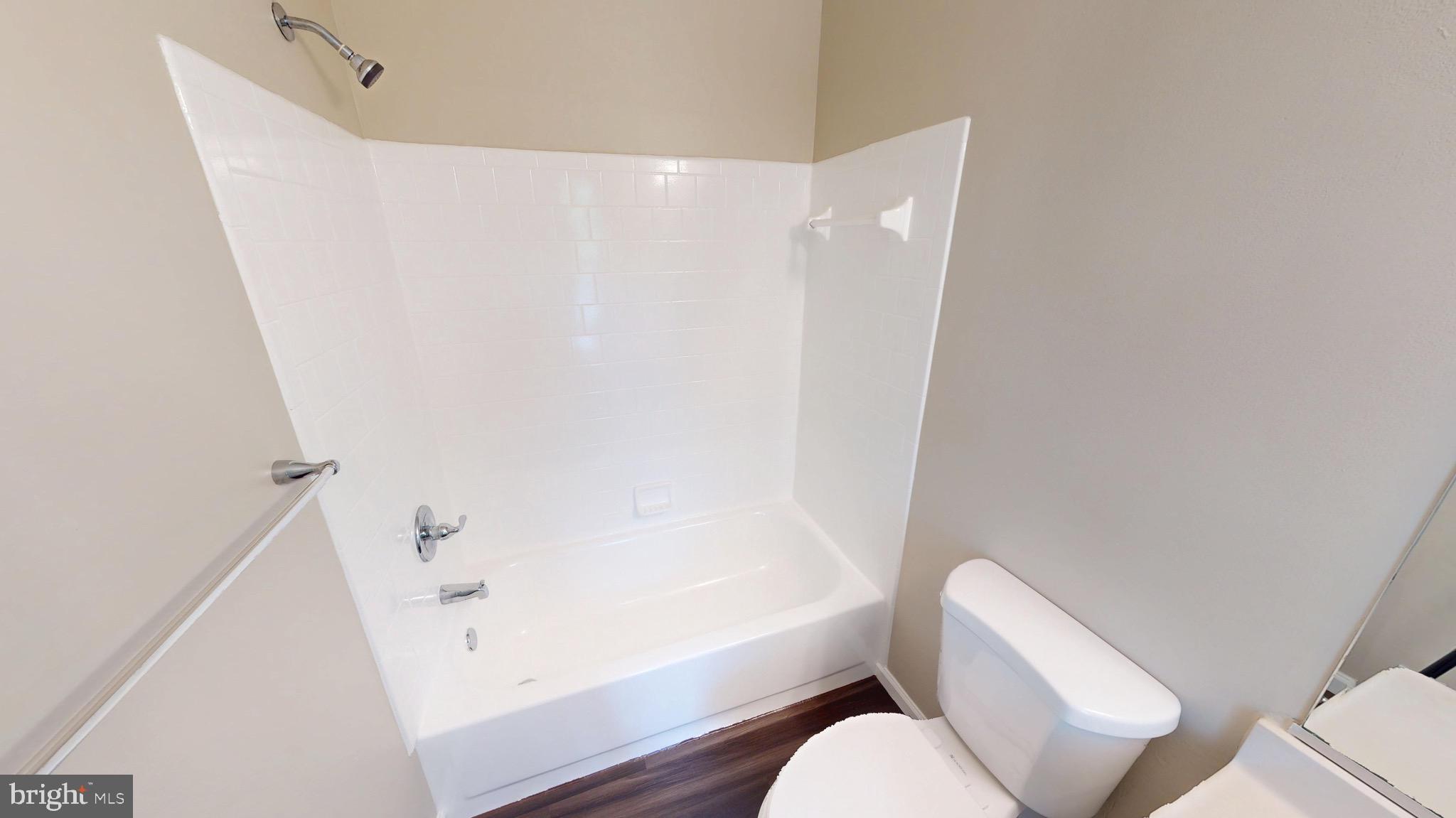 STONEHAVEN MEWS IN CROFTON VILLAGE - Residential