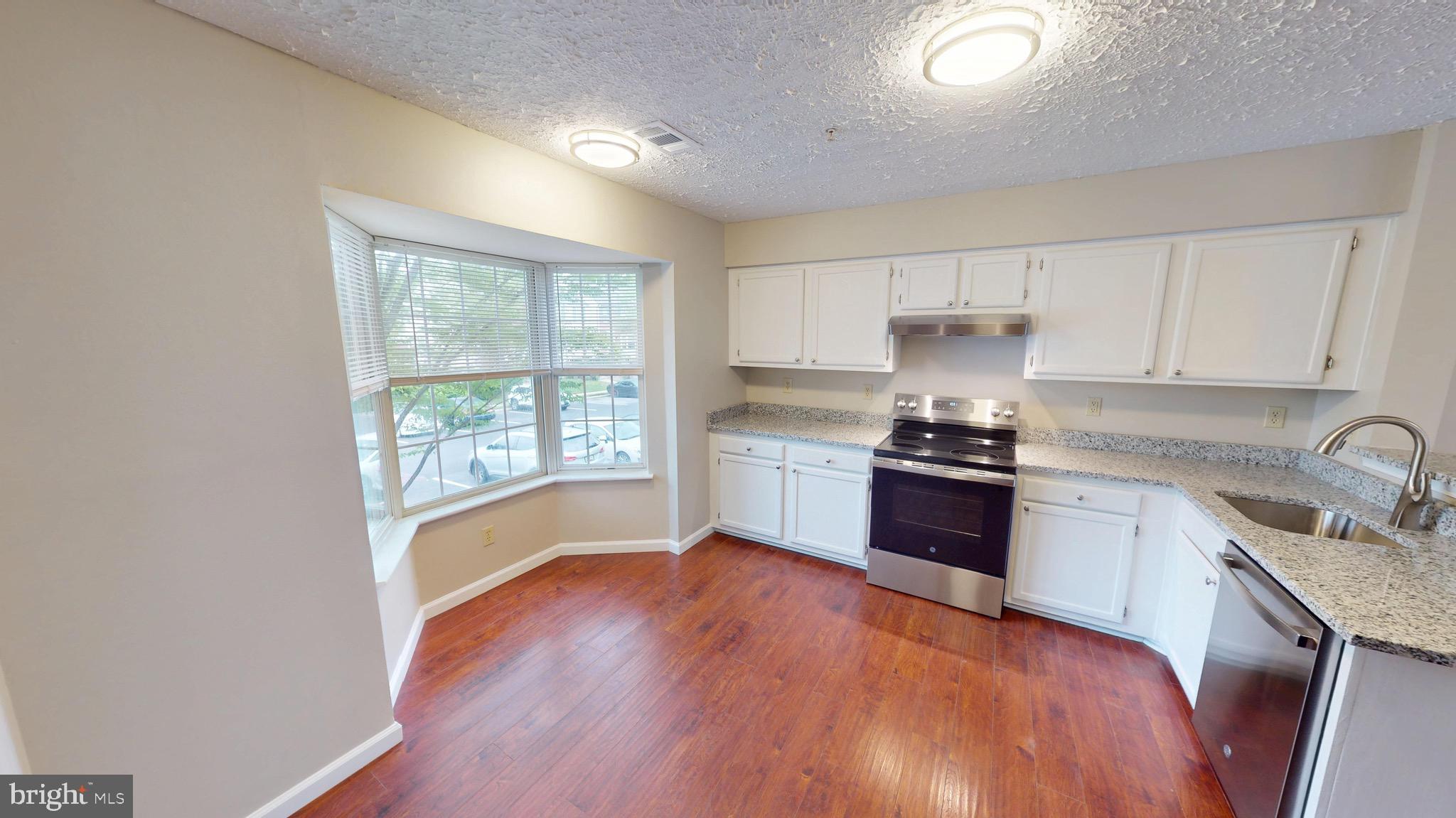 STONEHAVEN MEWS IN CROFTON VILLAGE - Residential