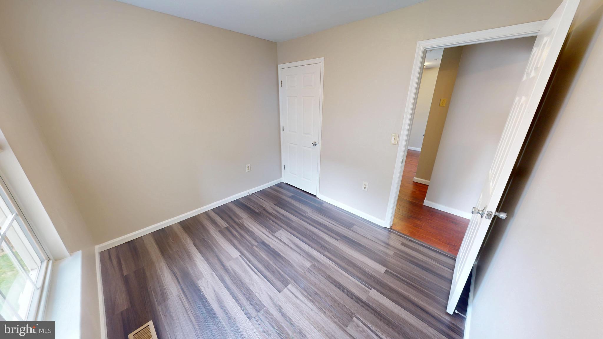 STONEHAVEN MEWS IN CROFTON VILLAGE - Residential