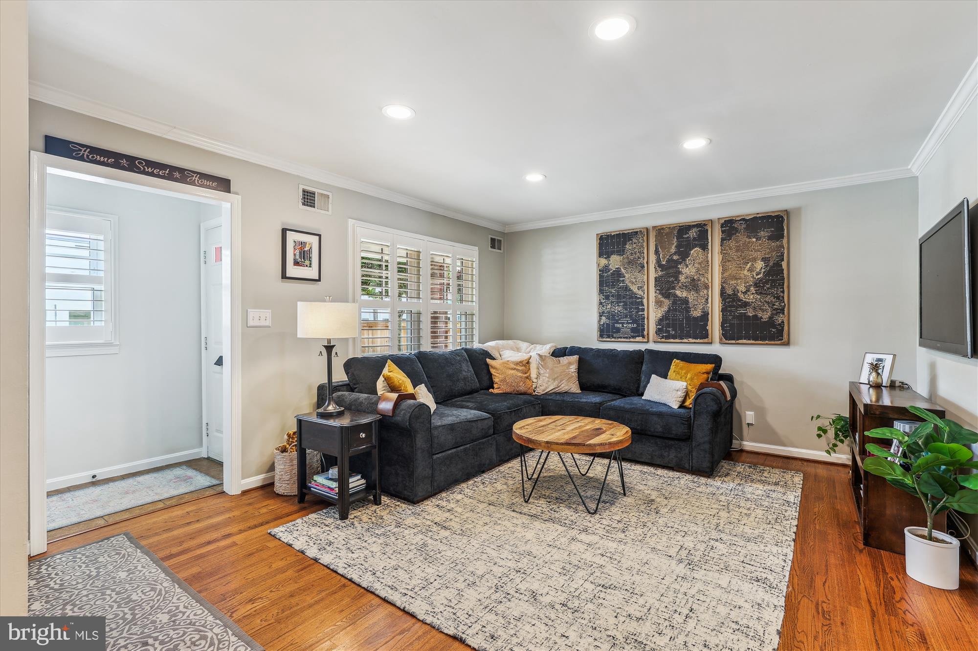 204 E CUSTIS