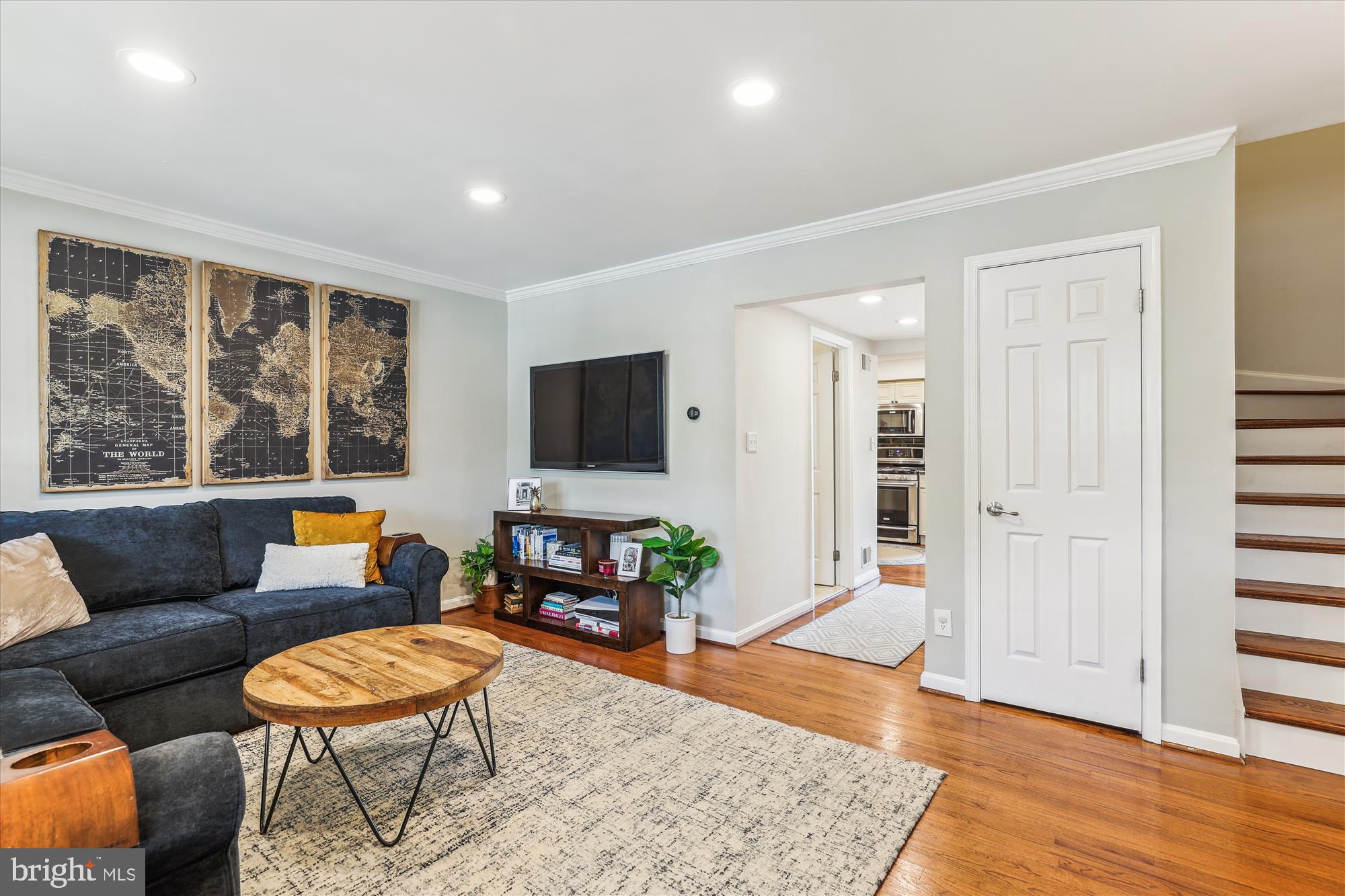 204 E CUSTIS