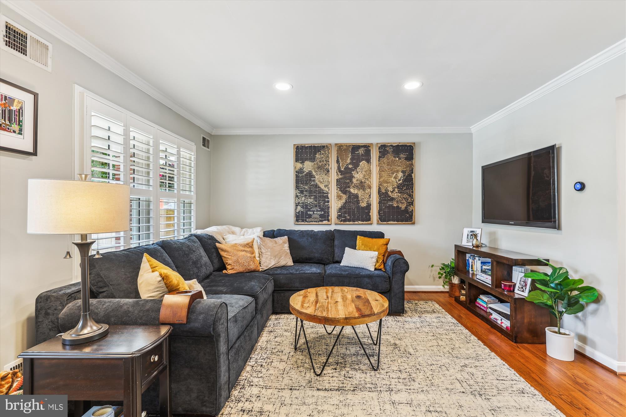204 E CUSTIS