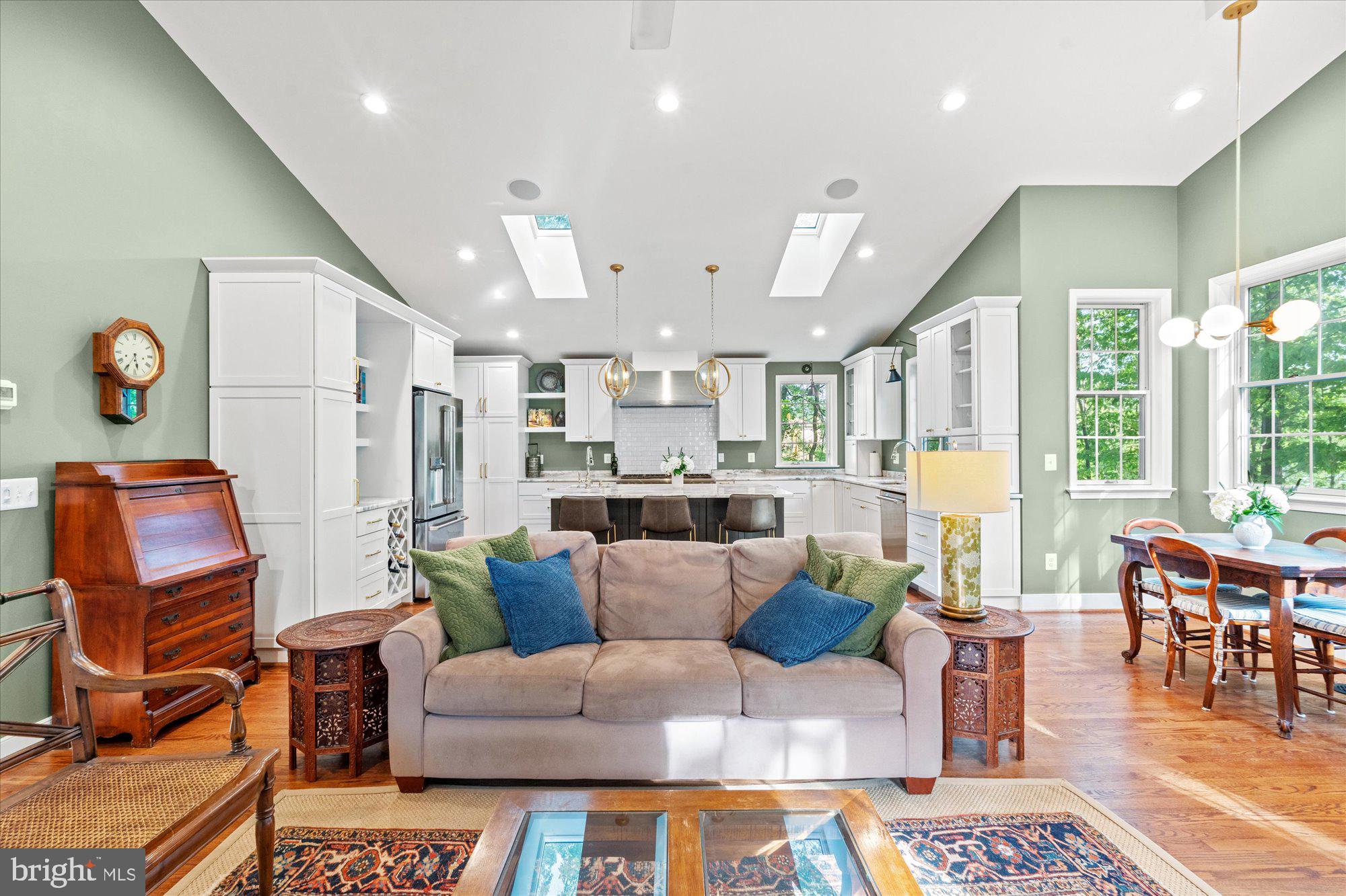 4812 MAURY LANE