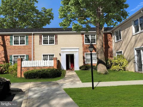 Condo For Sale - 2505 S Walter Reed Drive #A<br/> ARLINGTON, VA 22206
