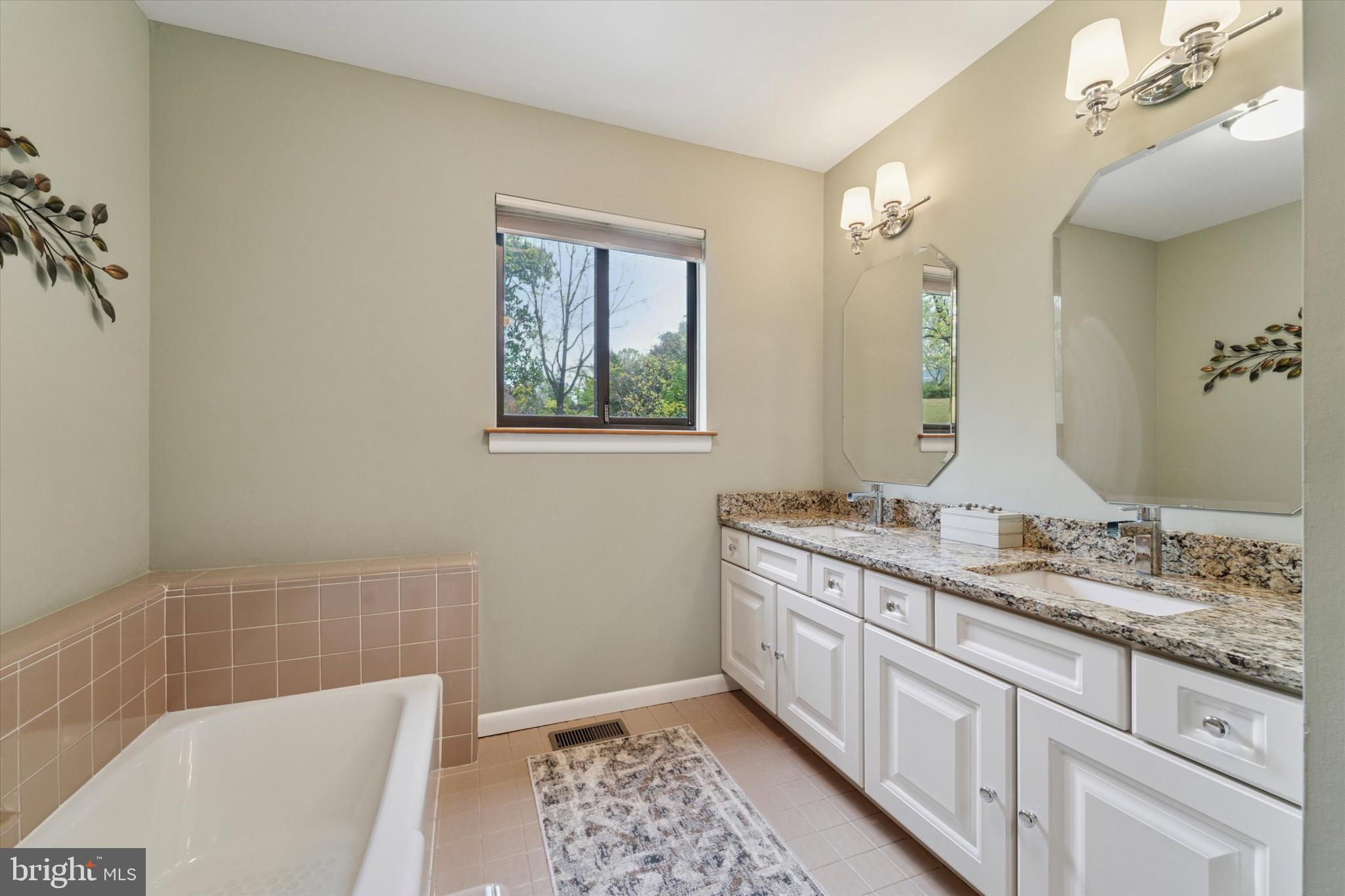 MIQUON - Residential