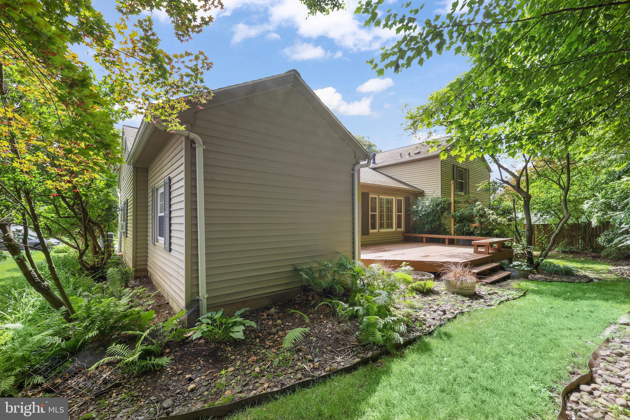 LAKE BRADDOCK - Residential