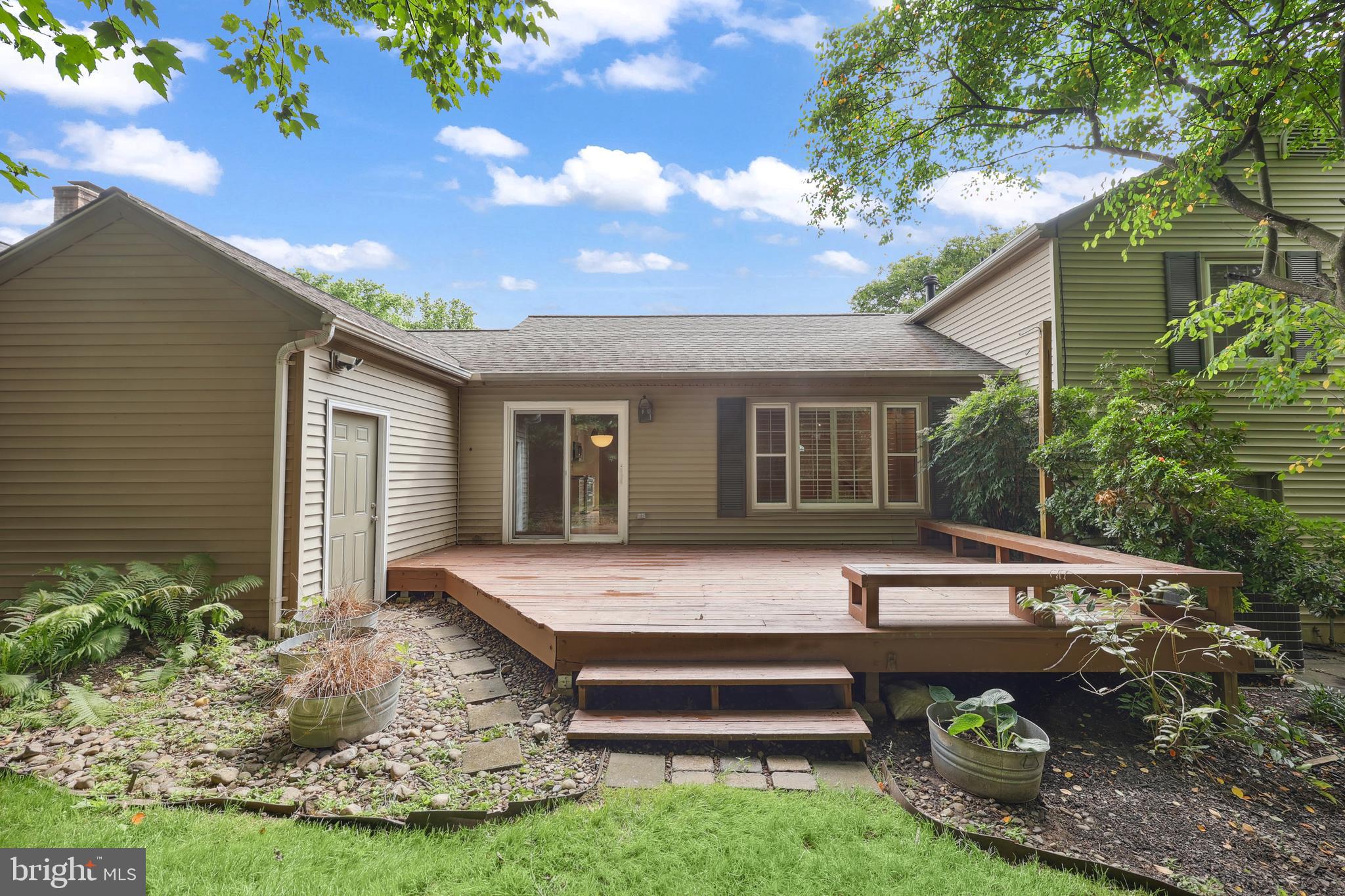 LAKE BRADDOCK - Residential