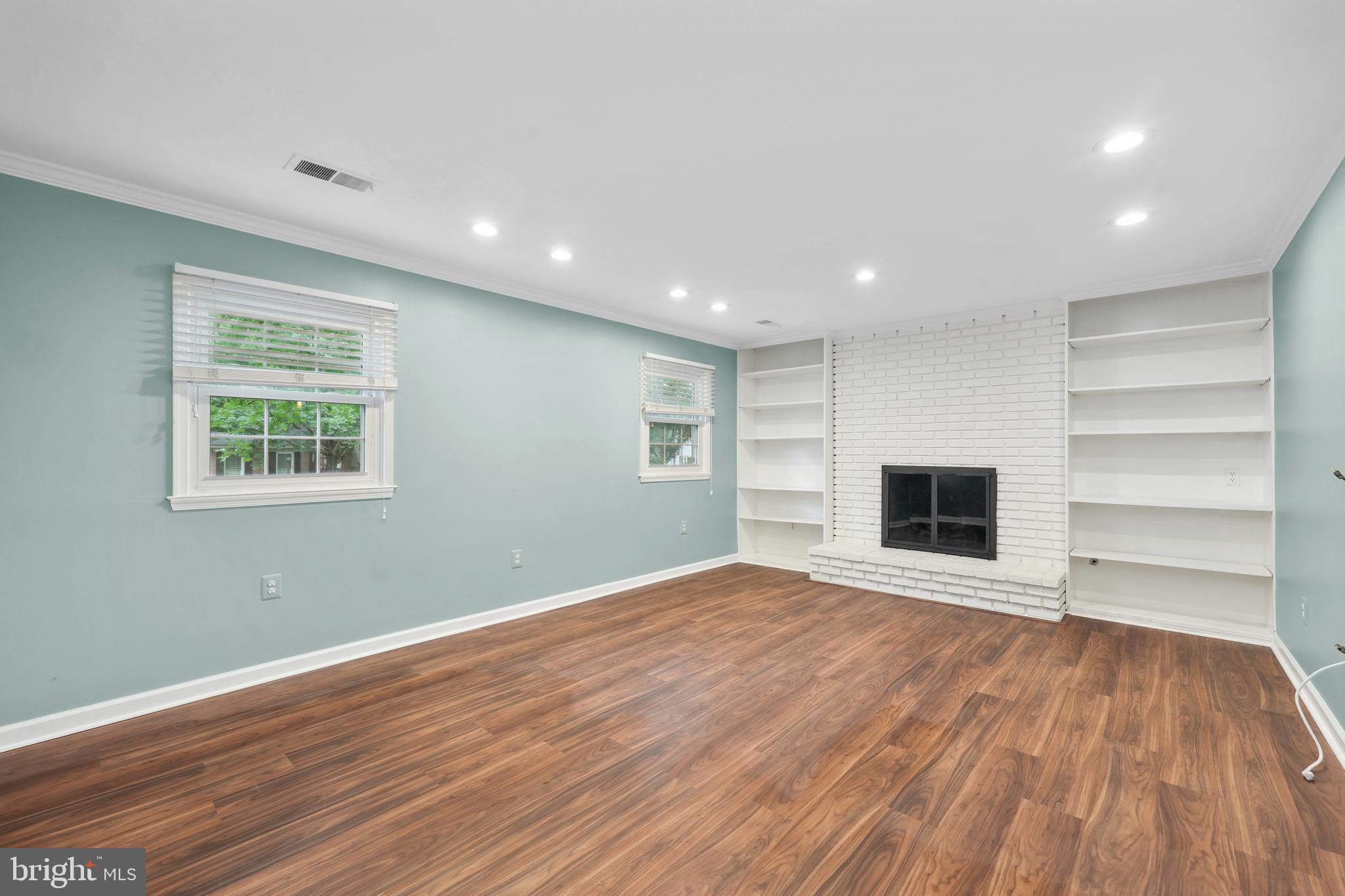 LAKE BRADDOCK - Residential