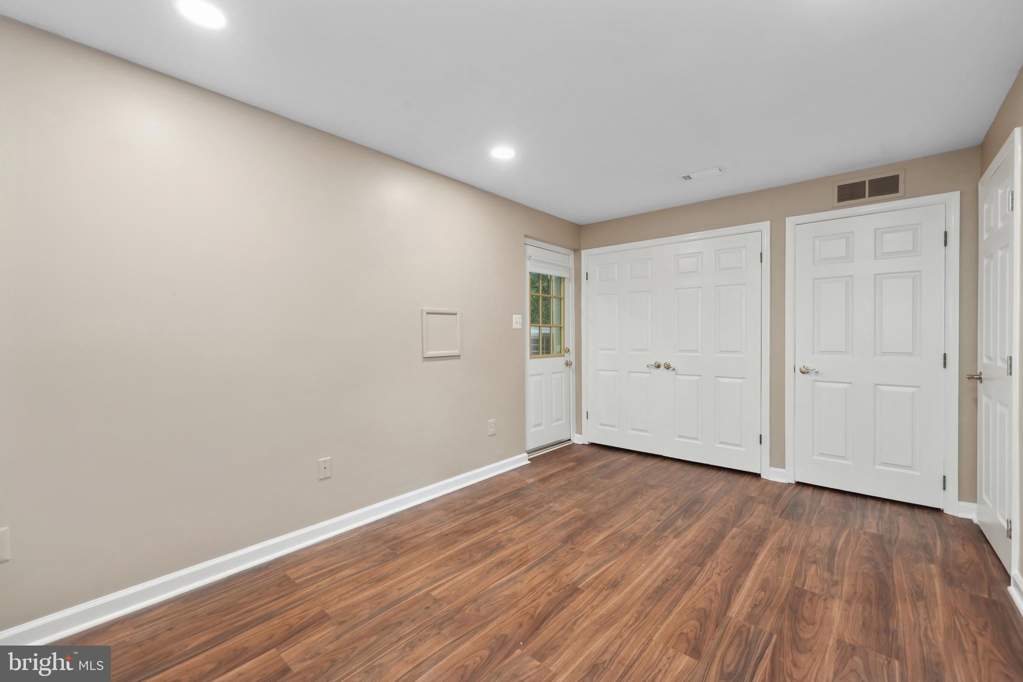 LAKE BRADDOCK - Residential