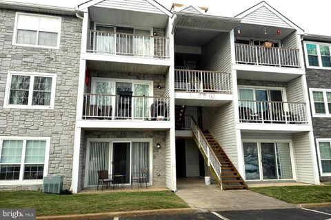 Condo For Sale - 12 Juniper Way<br/> HAMILTON, NJ 08619