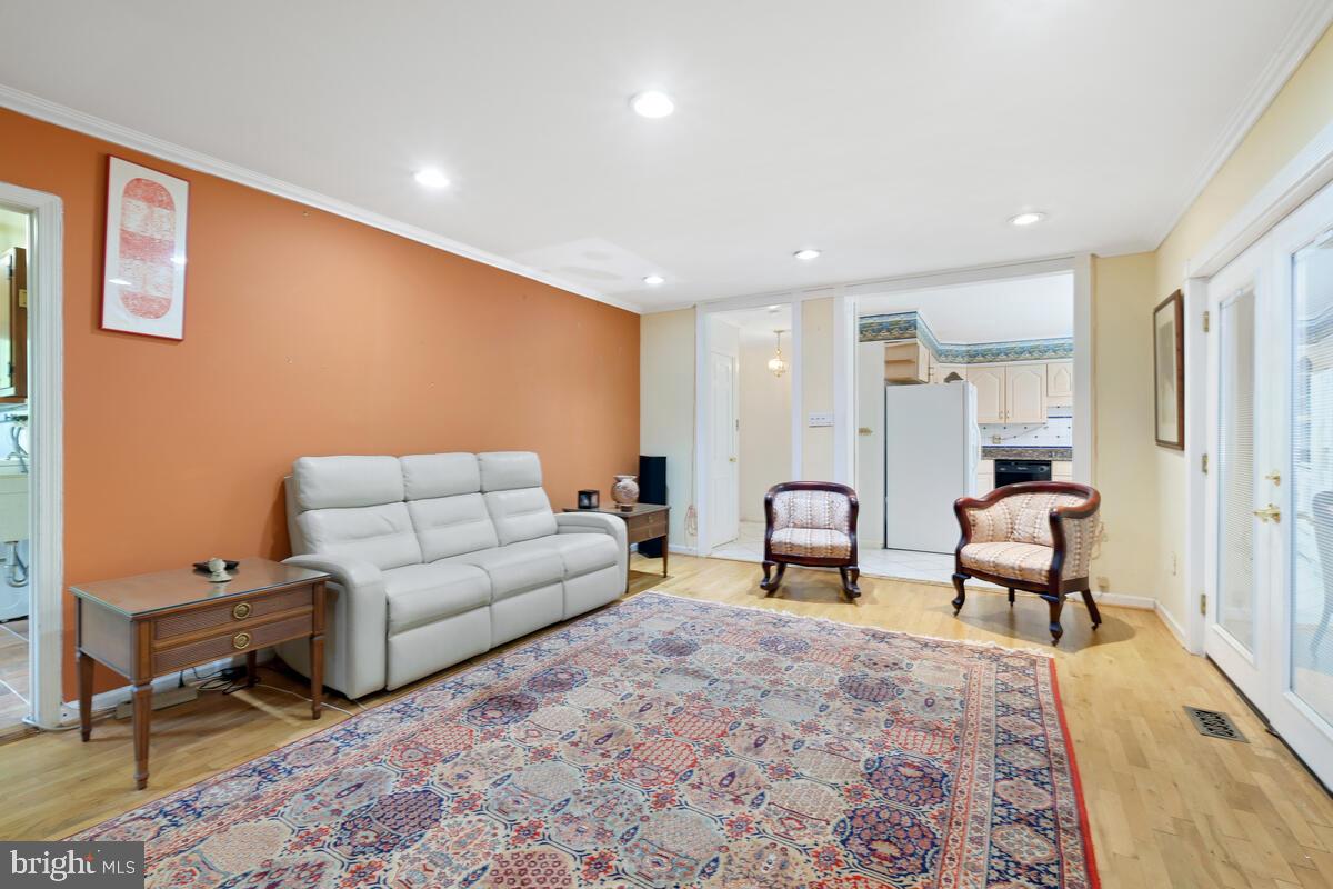 LUXMANOR - Residential